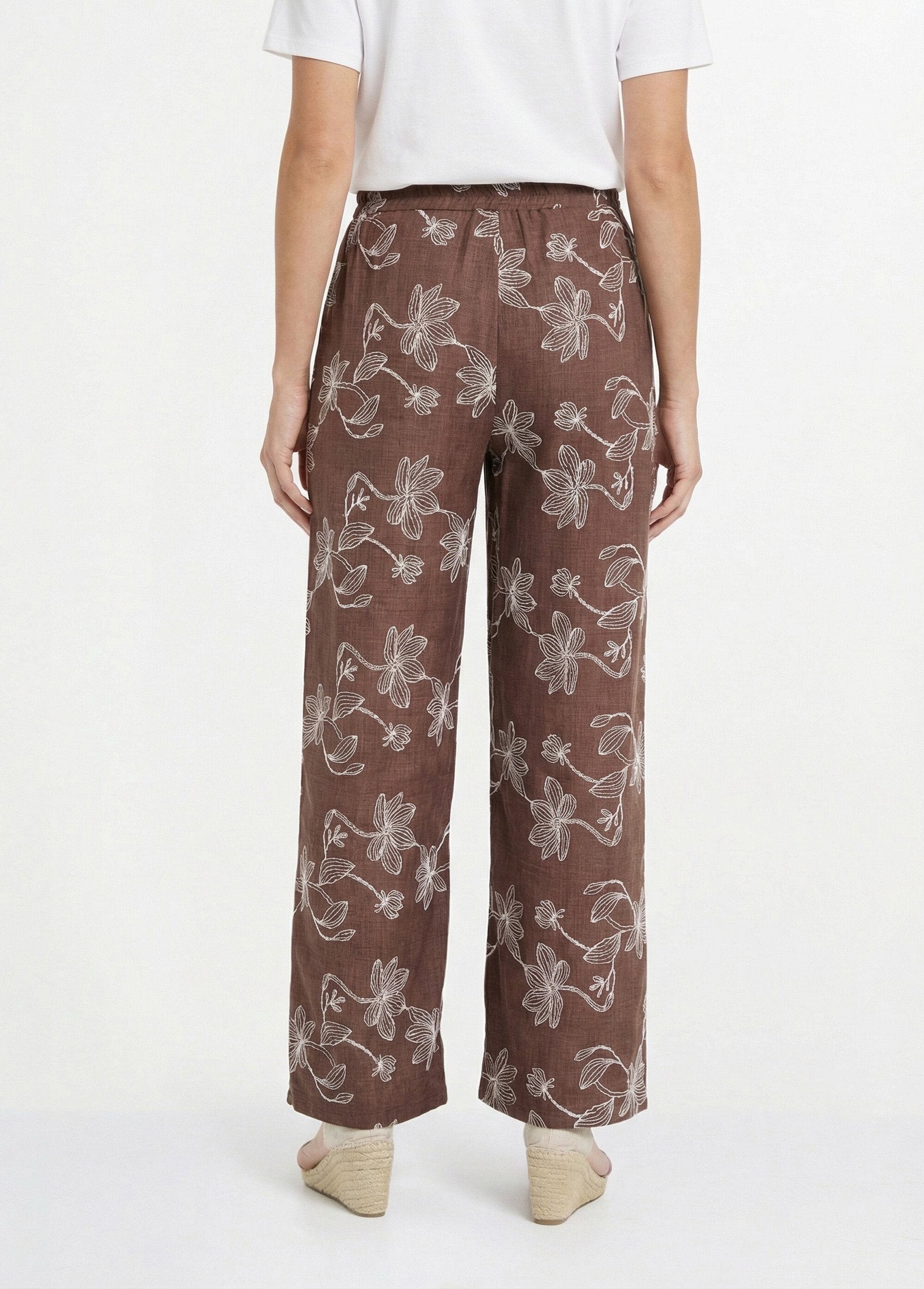Pantalon_large_avec_sérigraphies_fleurs_Chocolat_DO1_slim
