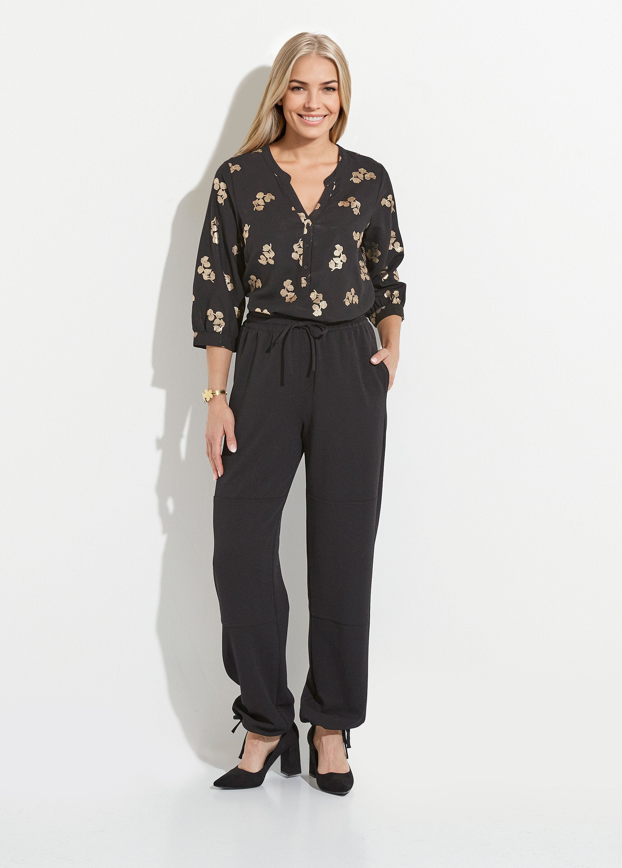 Broek_met_wijde_pijpen_en_elastische_tailleband_in_effen_crêpe_breisel_Noir_SF1_slim