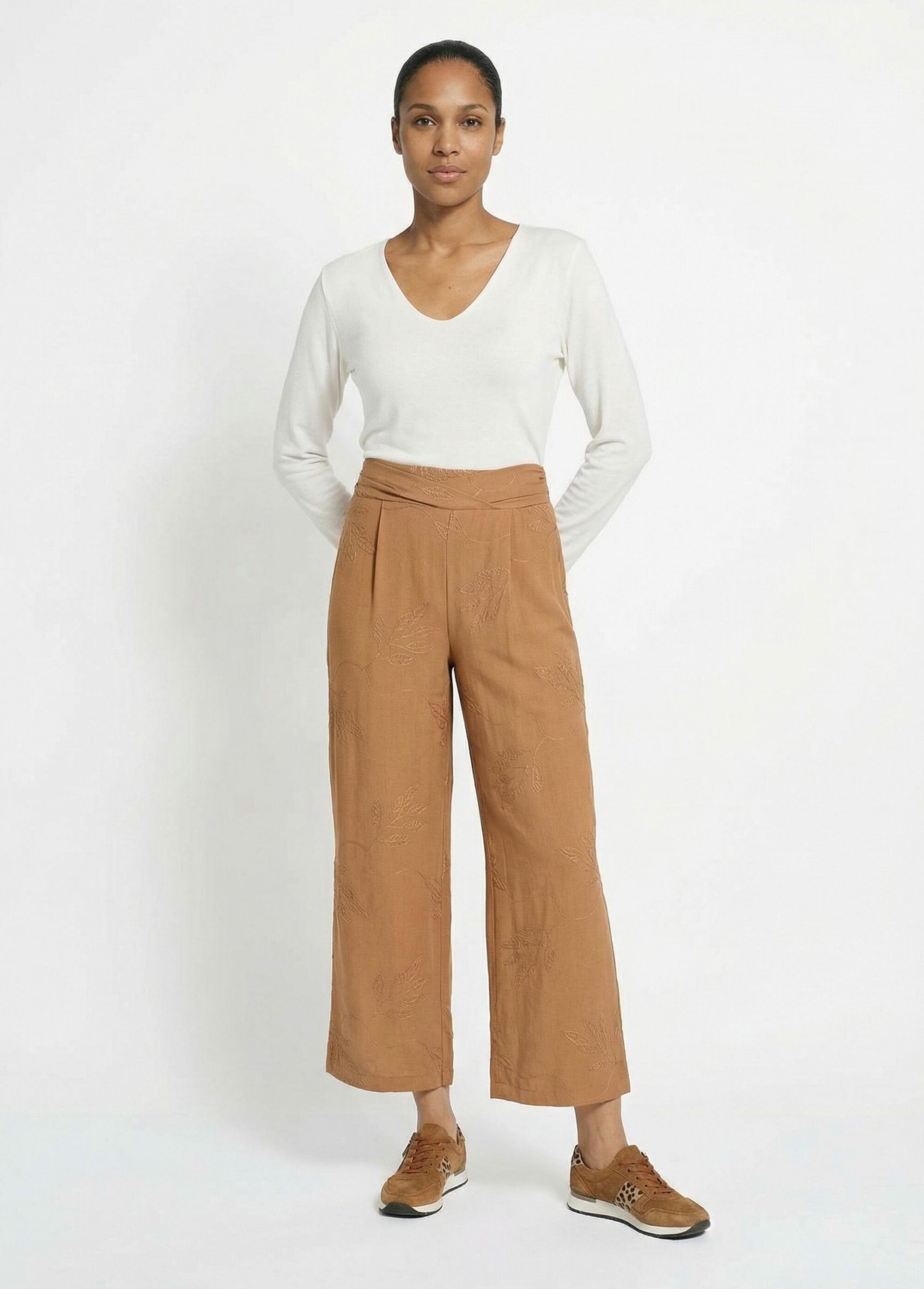 Pantalon_large_élastiqué_brodé_feuillage_Camel_SF1_slim