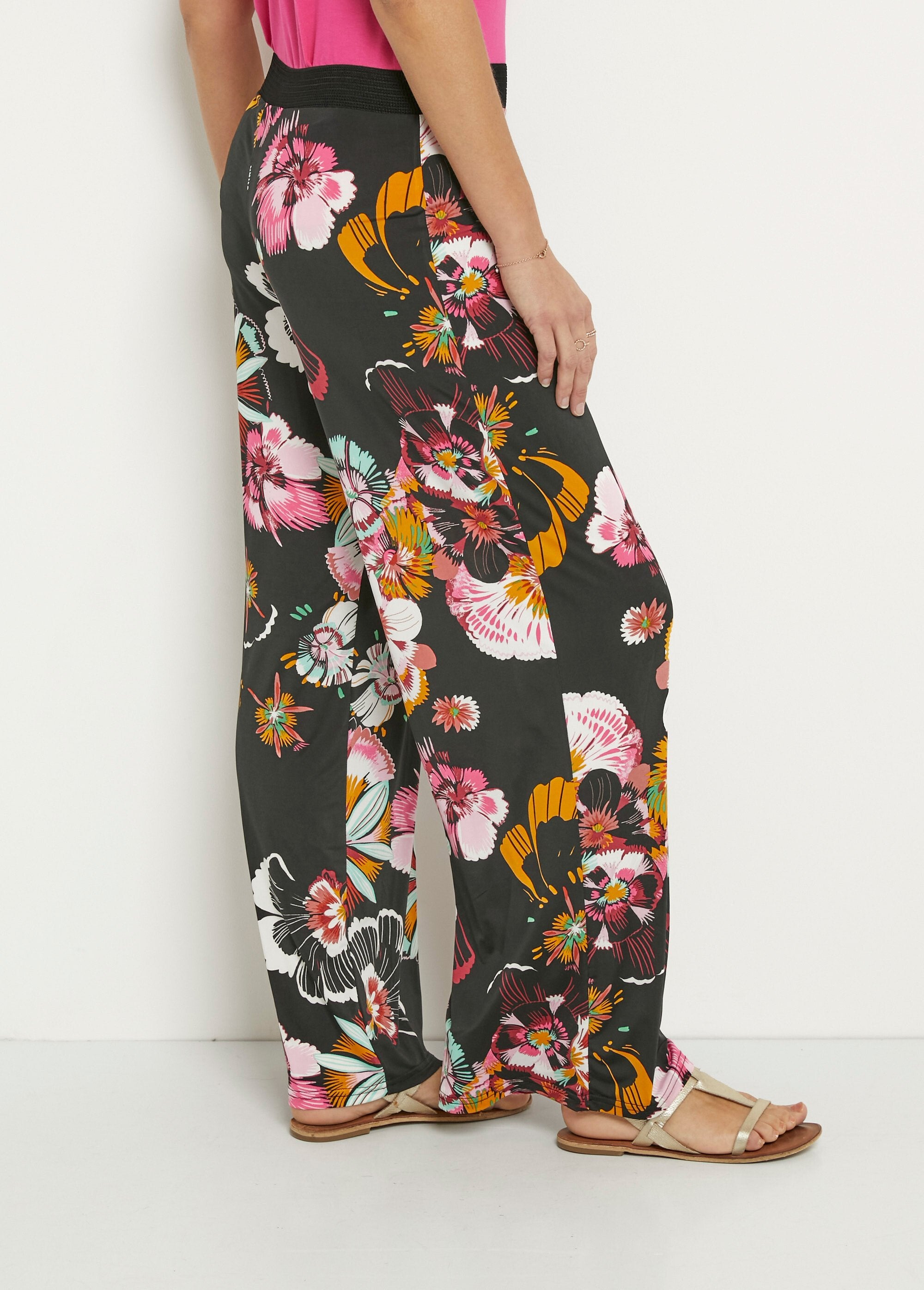 Stretch_broek_met_bloemenprint_en_wijde_pijpen_Noir_imprime_DR1_slim