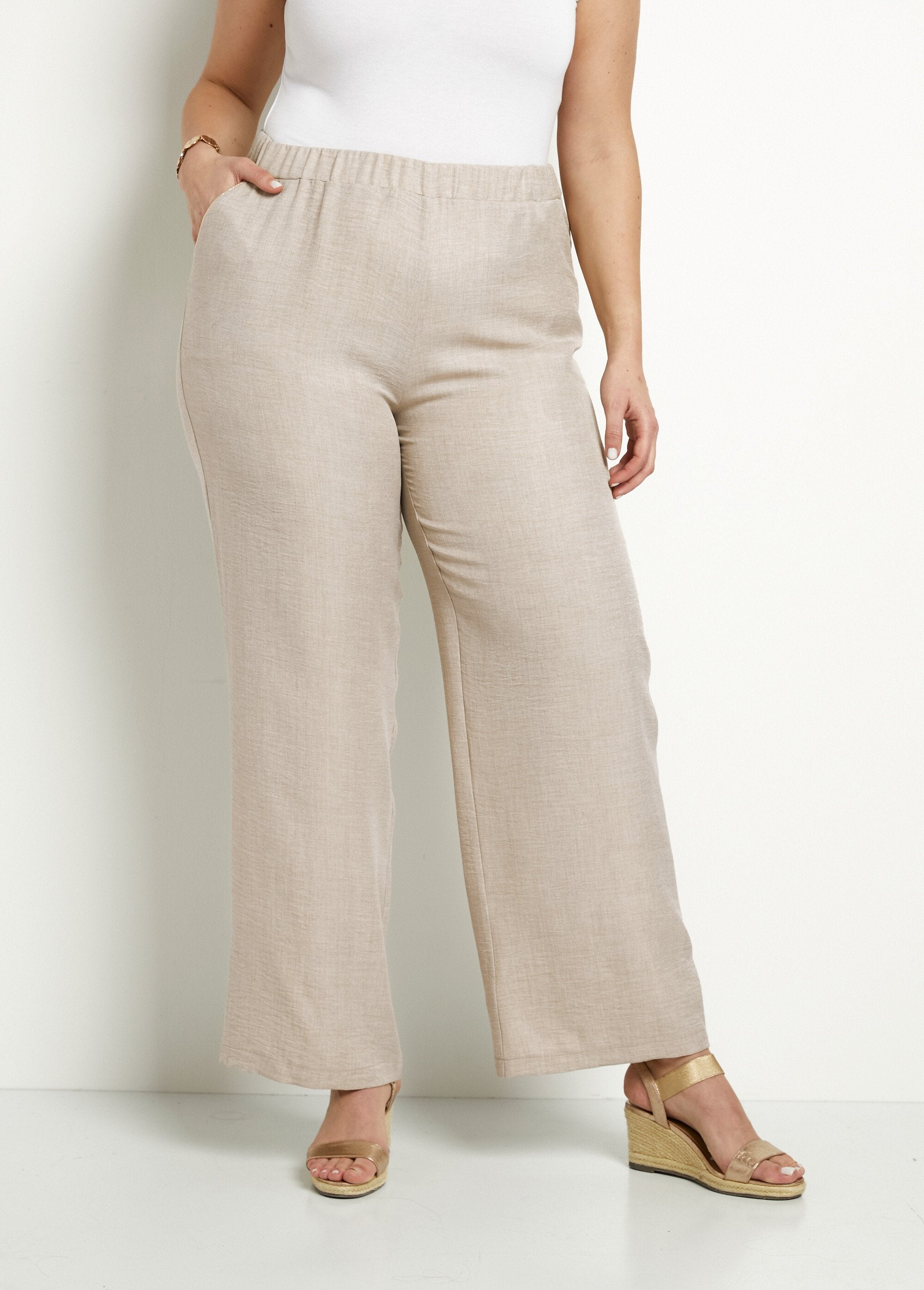 Broek_met_wijde_pijpen_en_elastische_tailleband_in_linnenlook_Beige_FA1_curvy