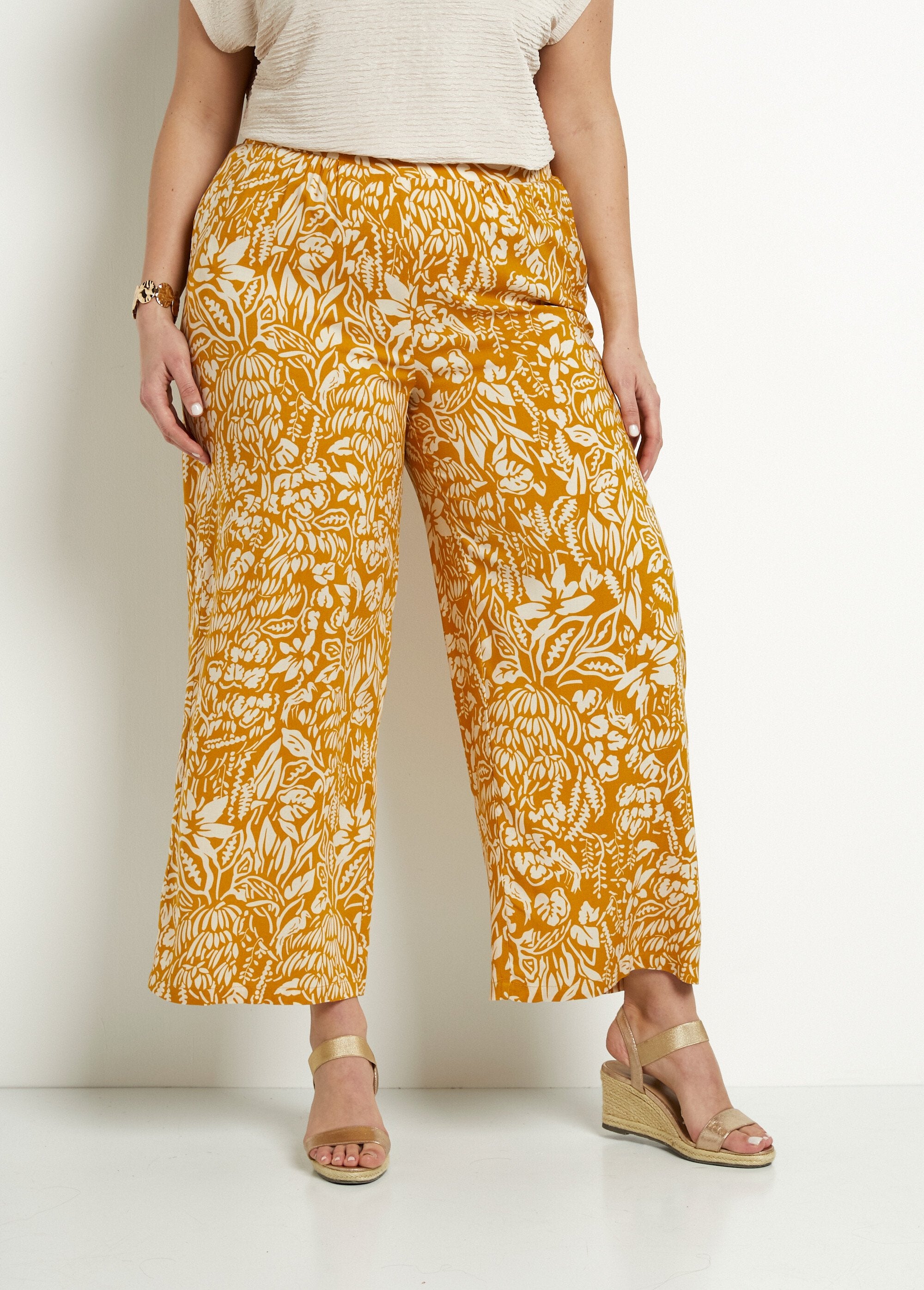 Broek_met_wijde_pijpen_en_elastische_tailleband_in_bloemen-_of_effen_dessin_Jaune_et_ecru_FA1_curvy