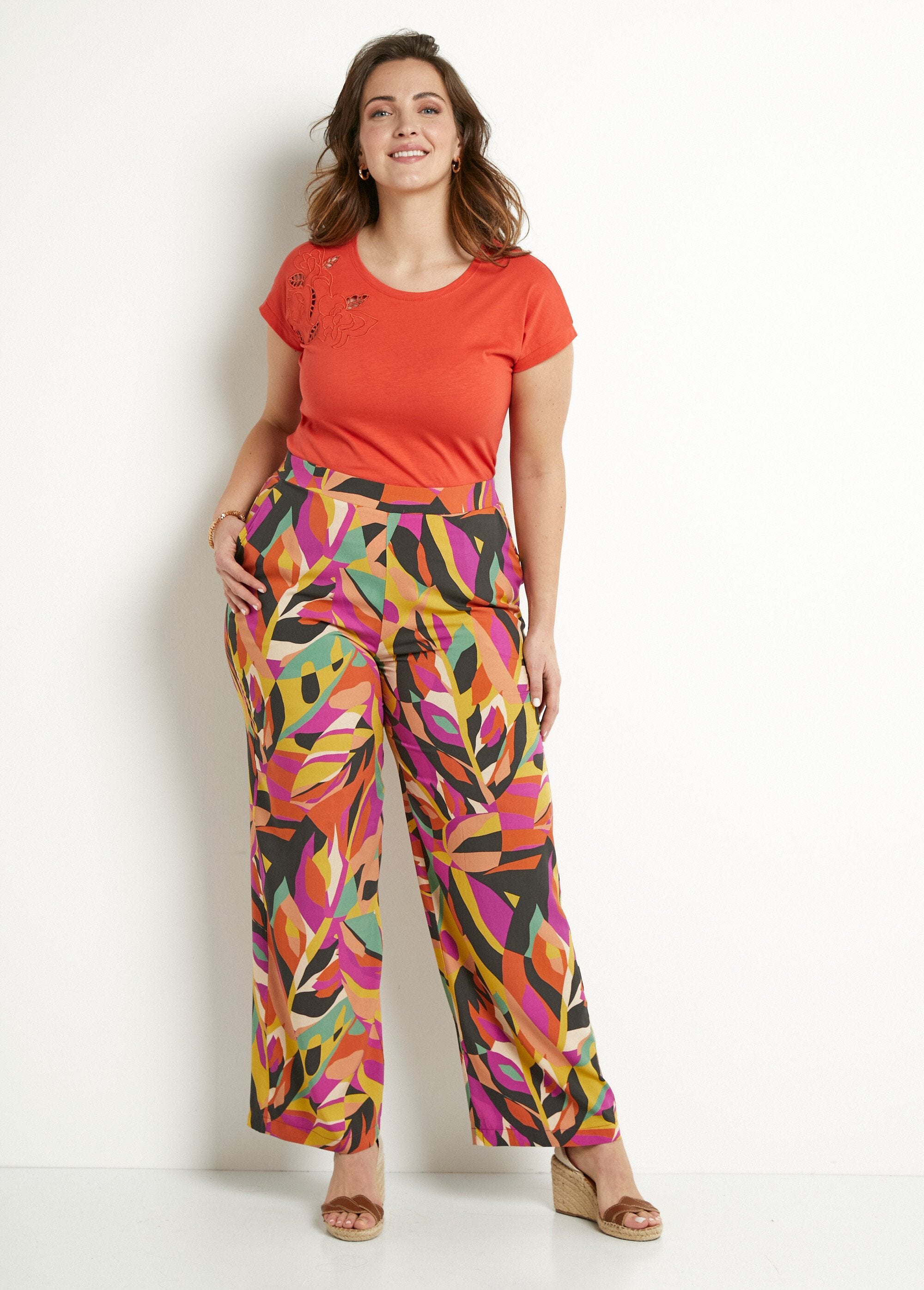 Broek_met_wijde_pijpen_en_bedrukte_semi-elastische_tailleband_Multicolore_SF1_curvy