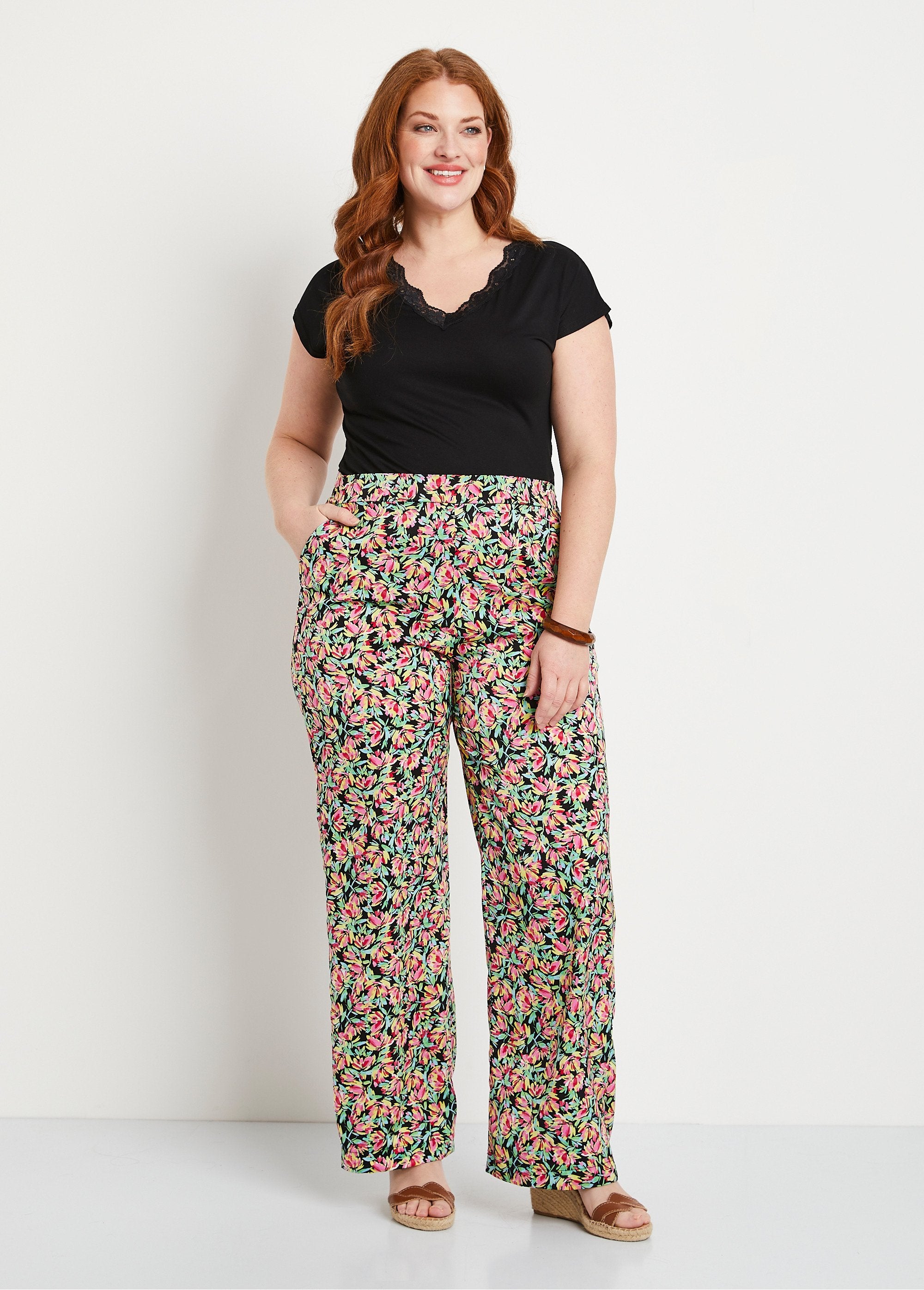 Pantalon_taille_semi-élastiquée_satin_fleuri_Vert_et_rose_SF1_curvy