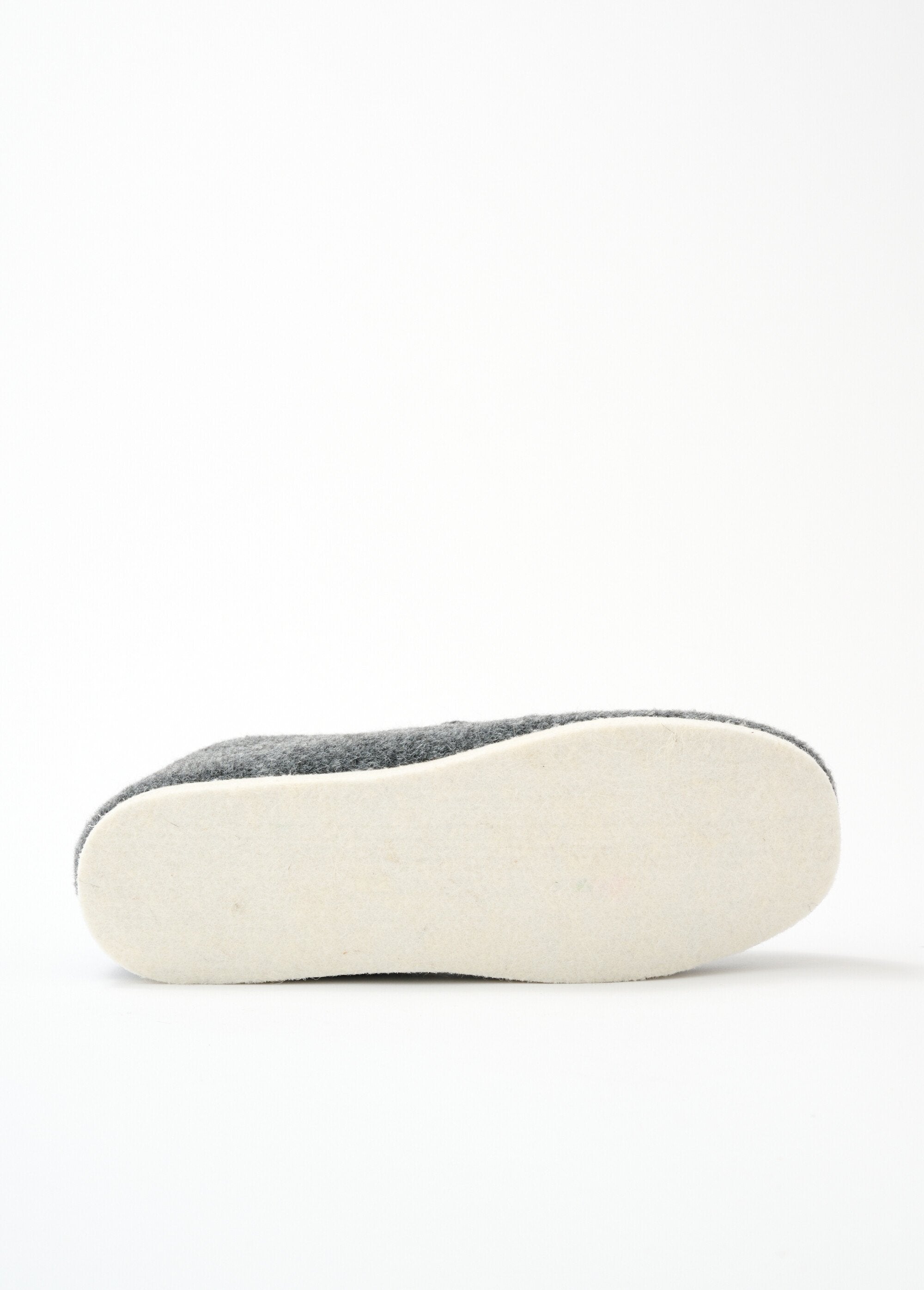 Chaussons_mixtes_largeur_confort_semelle_feutre_Uni_anthracite_UN1_slim