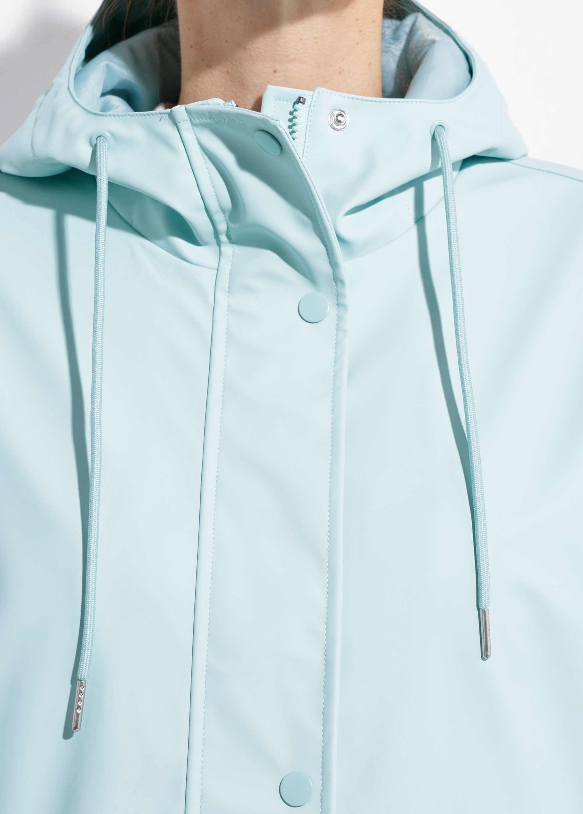 Waterafstotende_parka_met_afritsbare_capuchon_en_drukknopen_Opaline_DE2_slim