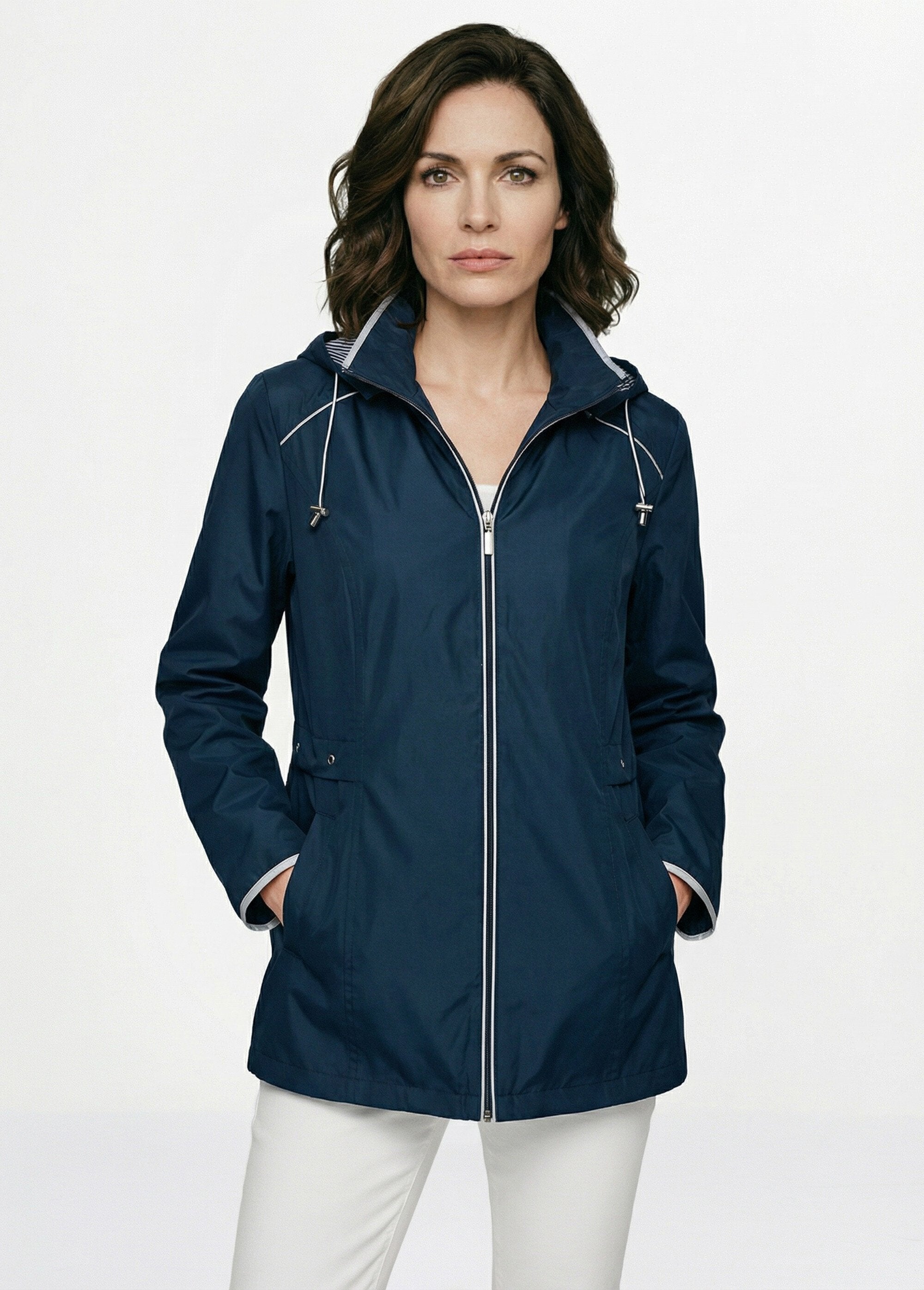 Lichtgewicht_korte_parka_met_ritssluiting_en_capuchon_Marien_FA2_slim