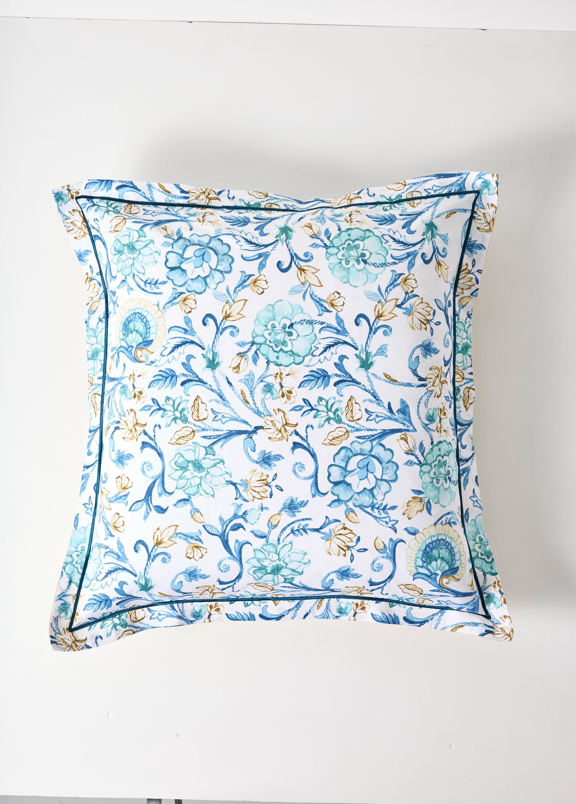 Parure_de_lit_4_pièces_avec_drap_plat,_camélias_Bleu_DE4_slim