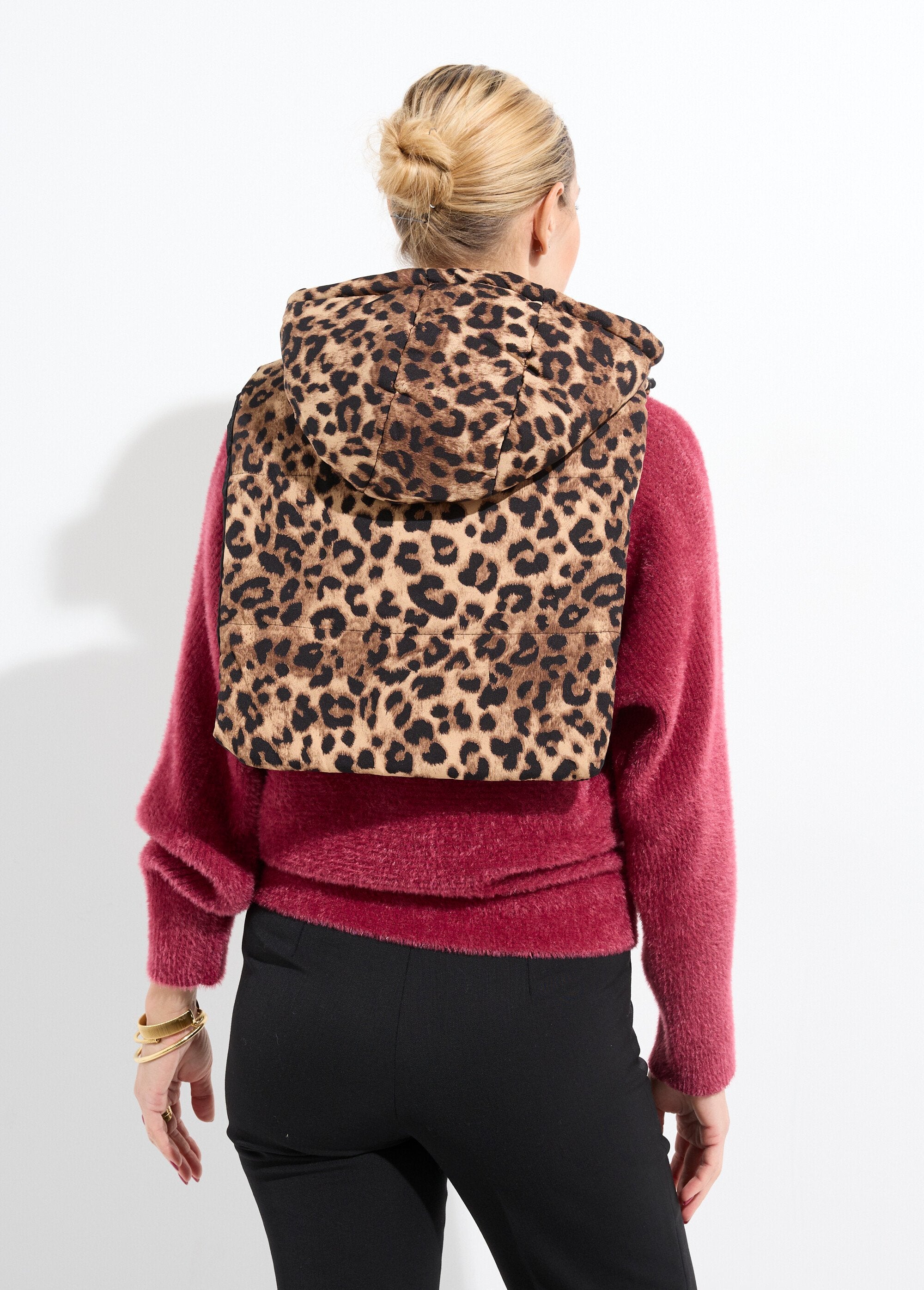 Gewatteerde_slab_met_rits_en_capuchon_Leopard_DO1_slim