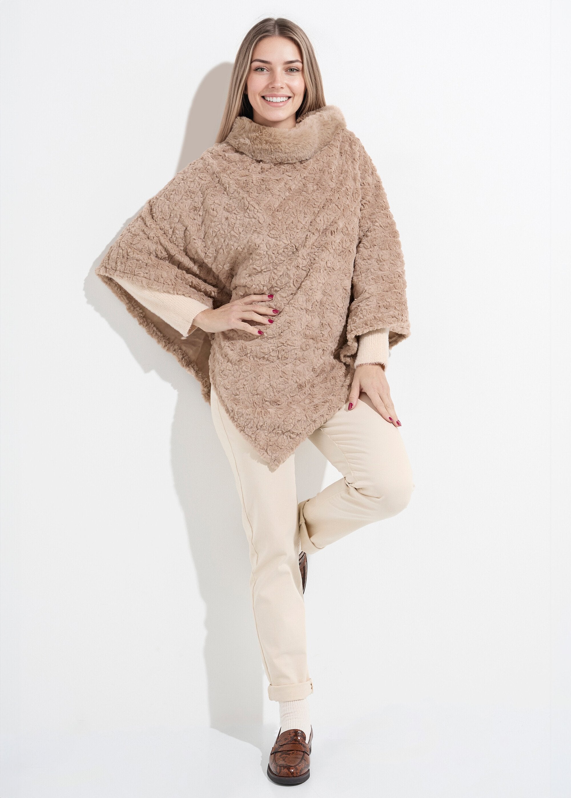 Fleece_poncho_in_sherpa-stijl_met_opstaande_kraag_Taupe_SF1_slim