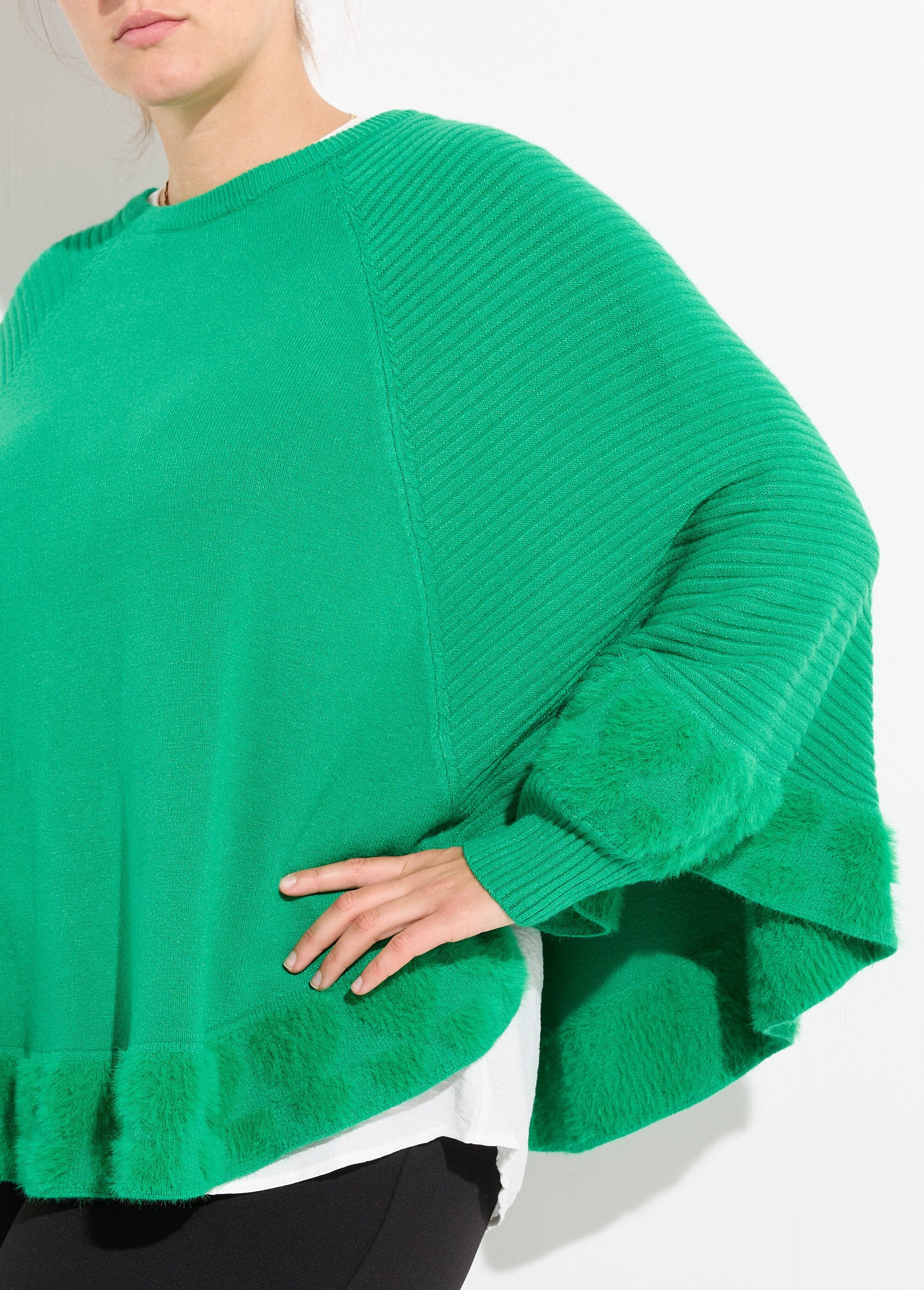 Poncho_cape_maille_coeurs_et_col_rond_Vert_vif_DE1_curvy
