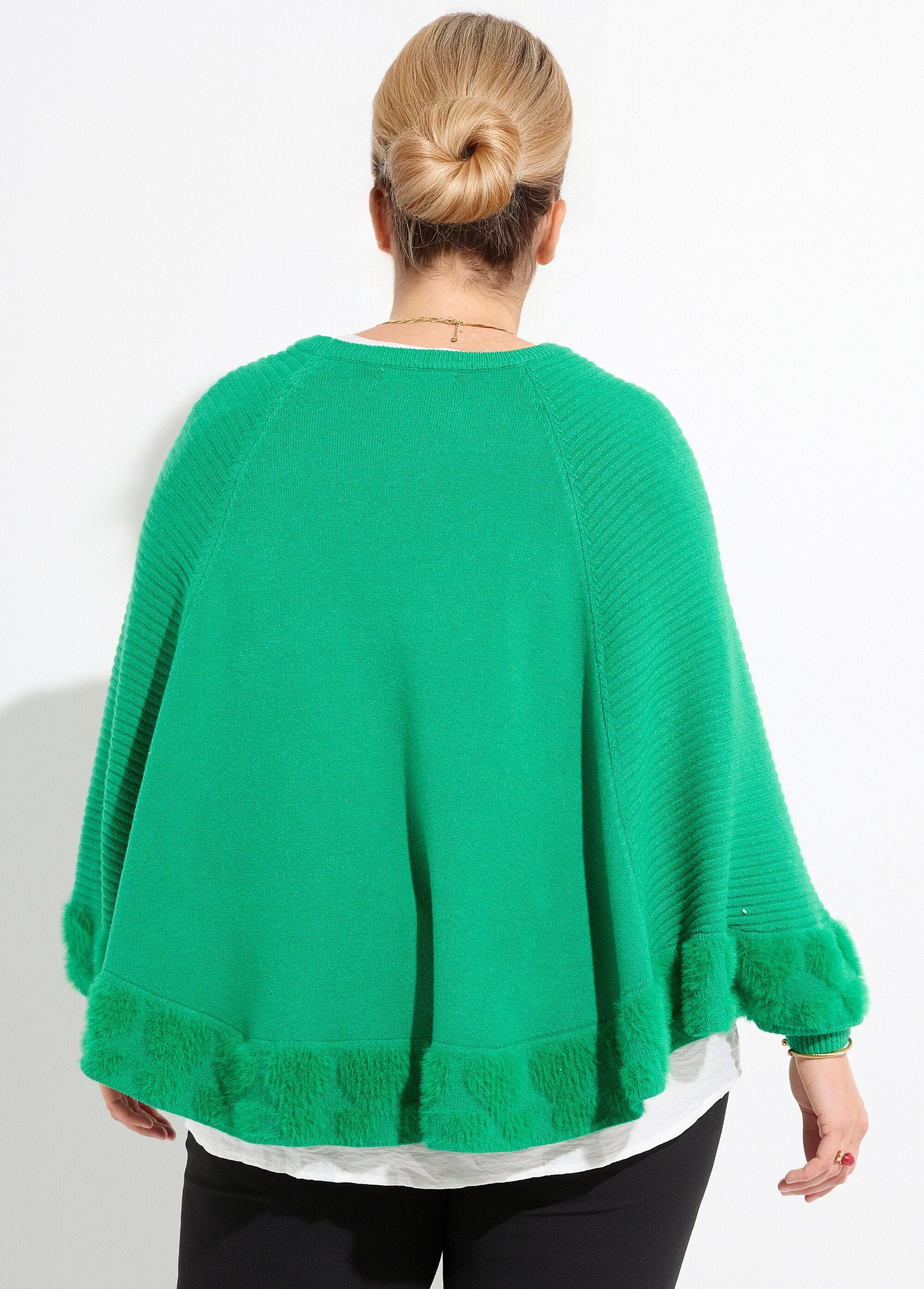 Poncho_cape_maille_coeurs_et_col_rond_Vert_vif_DO1_curvy