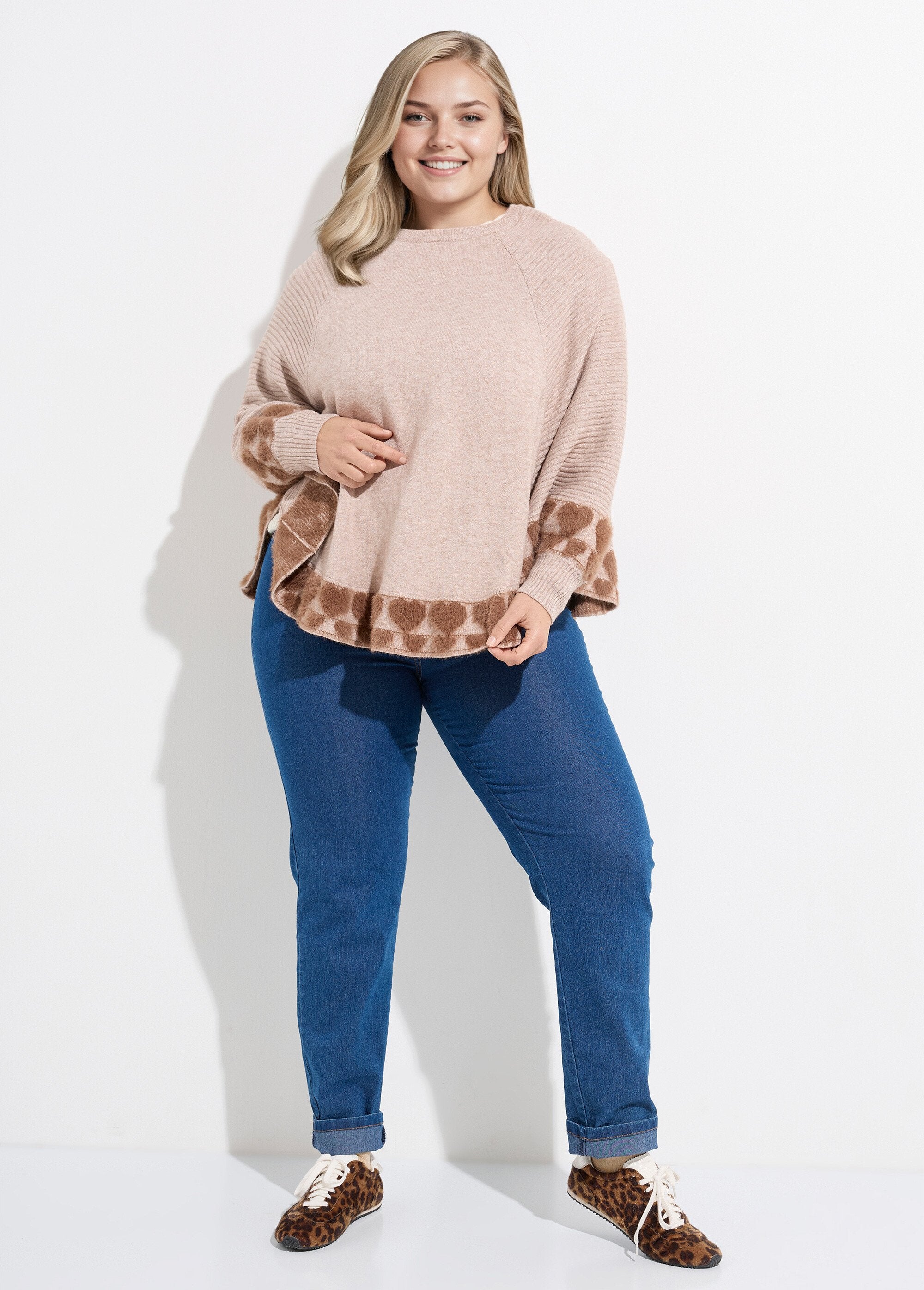 Poncho_cape_maille_coeurs_et_col_rond_Taupe_SF1_curvy