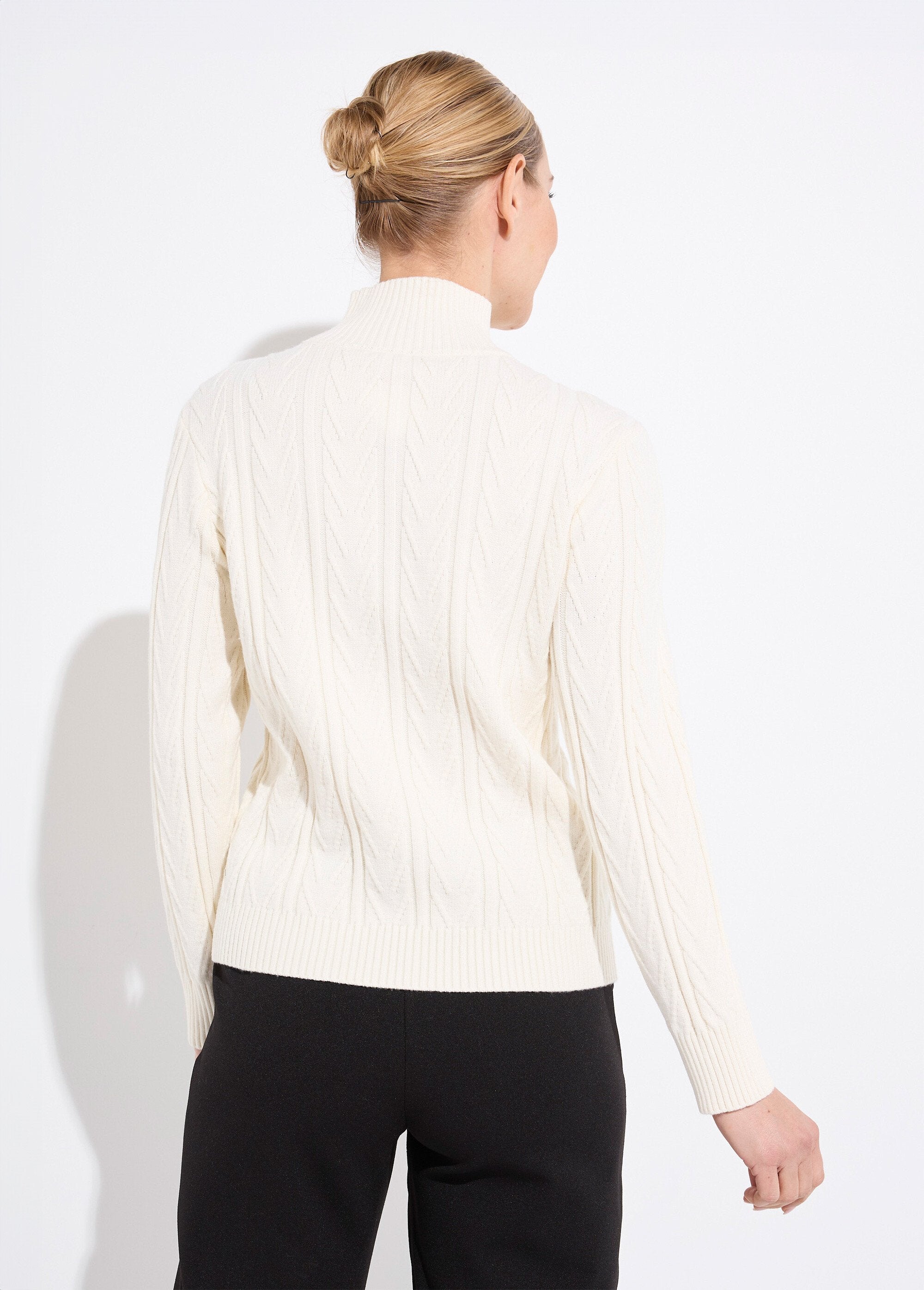 Pull_chaud_col_montant_côtelé_et_torsadé_Ecru_DO1_slim