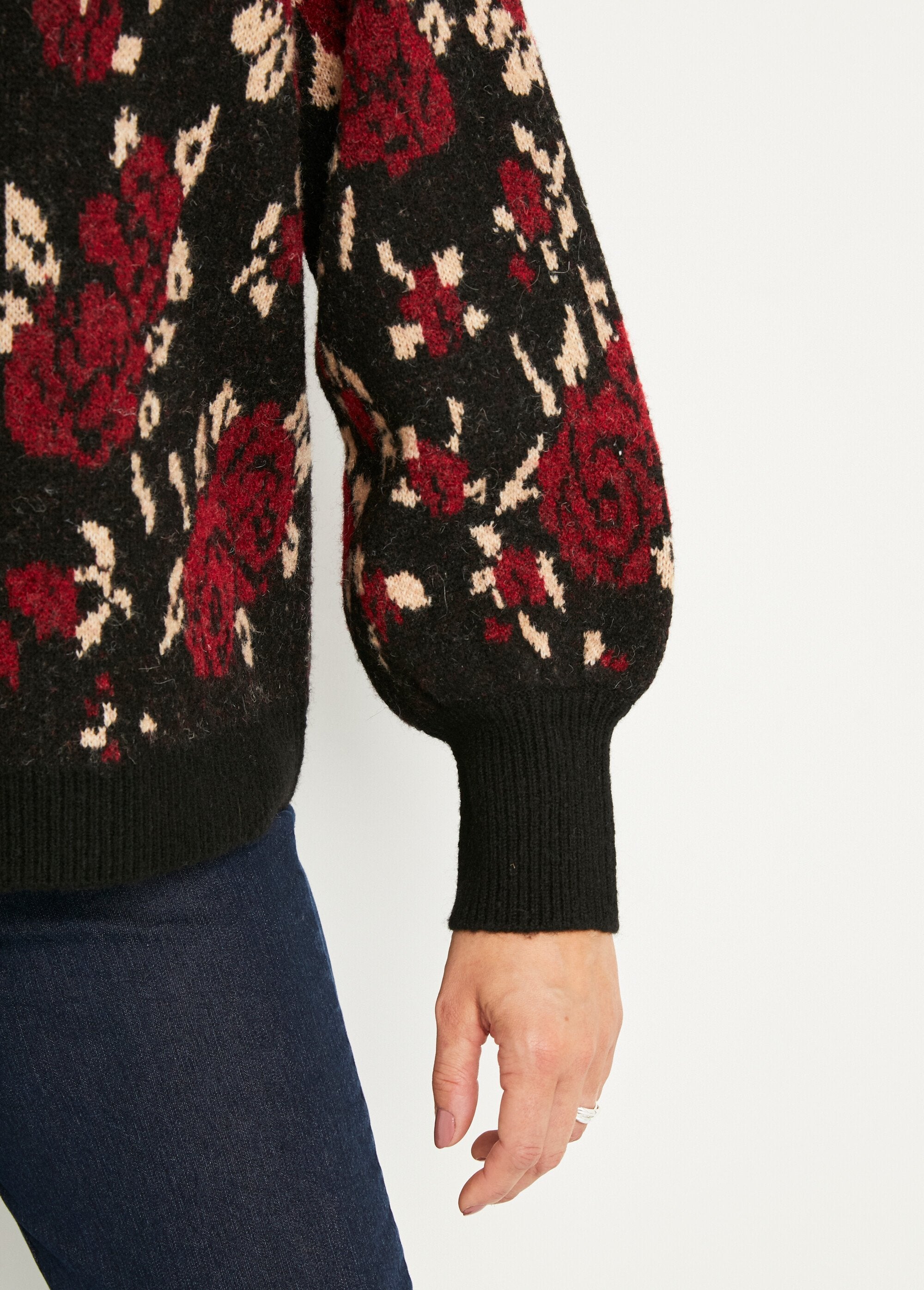 Pull_chaud_col_montant_raglan_jacquard_fleuri_Noir_et_rouge_DE2_slim