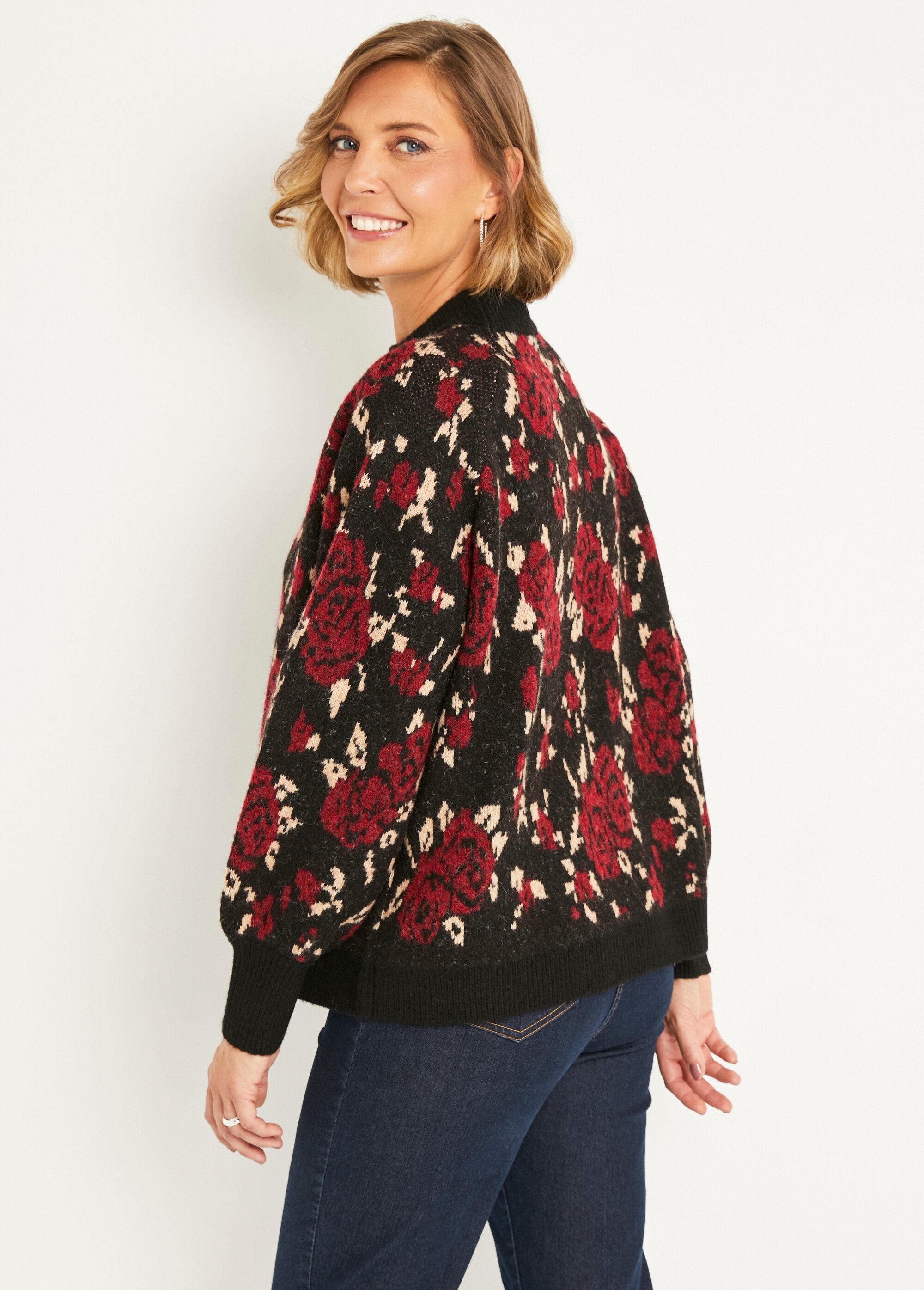 Pull_chaud_col_montant_raglan_jacquard_fleuri_Noir_et_rouge_DO1_slim