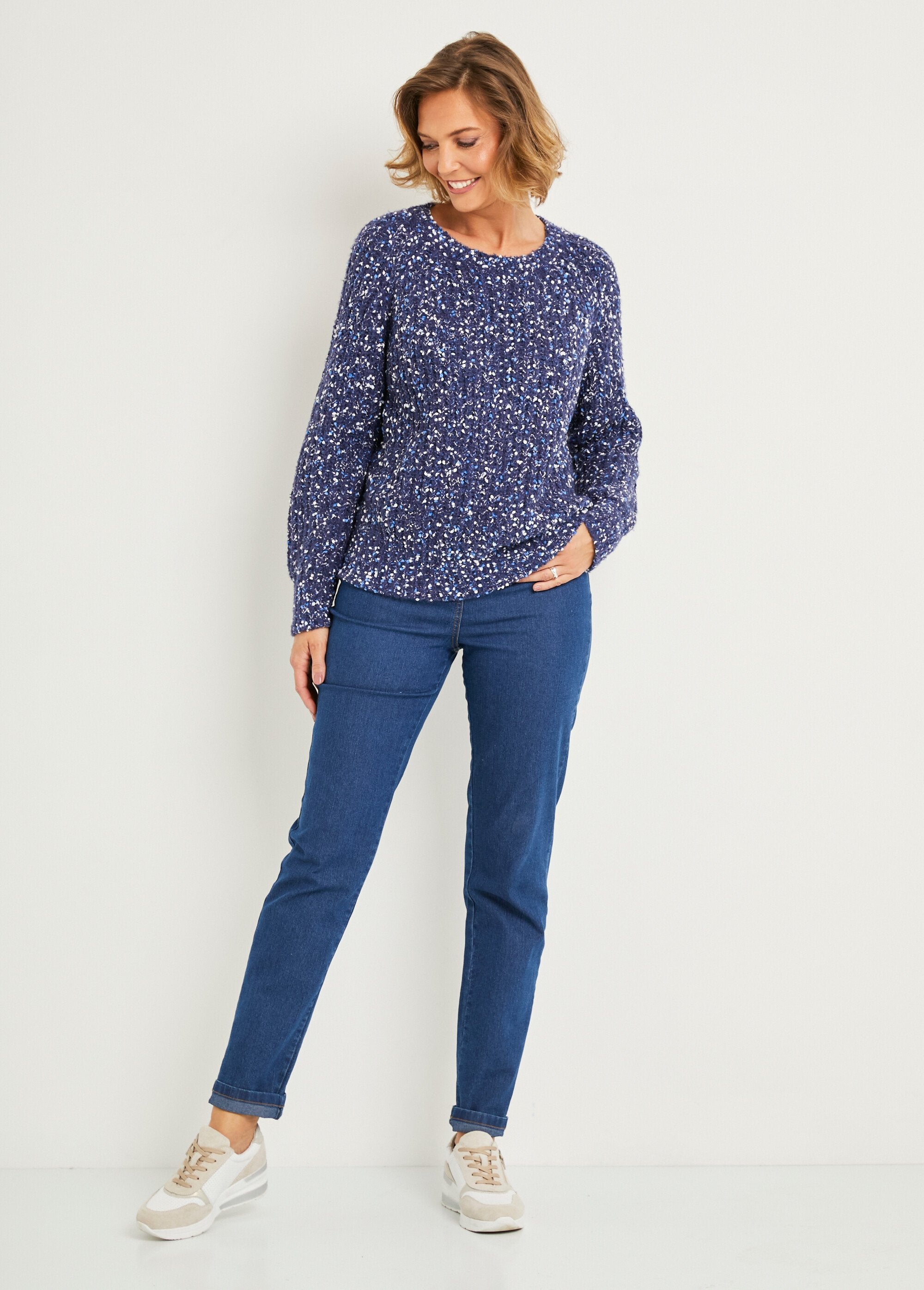 Warme_trui_met_ronde_hals_van_gebreide_kralen_Bleu_SF1_slim