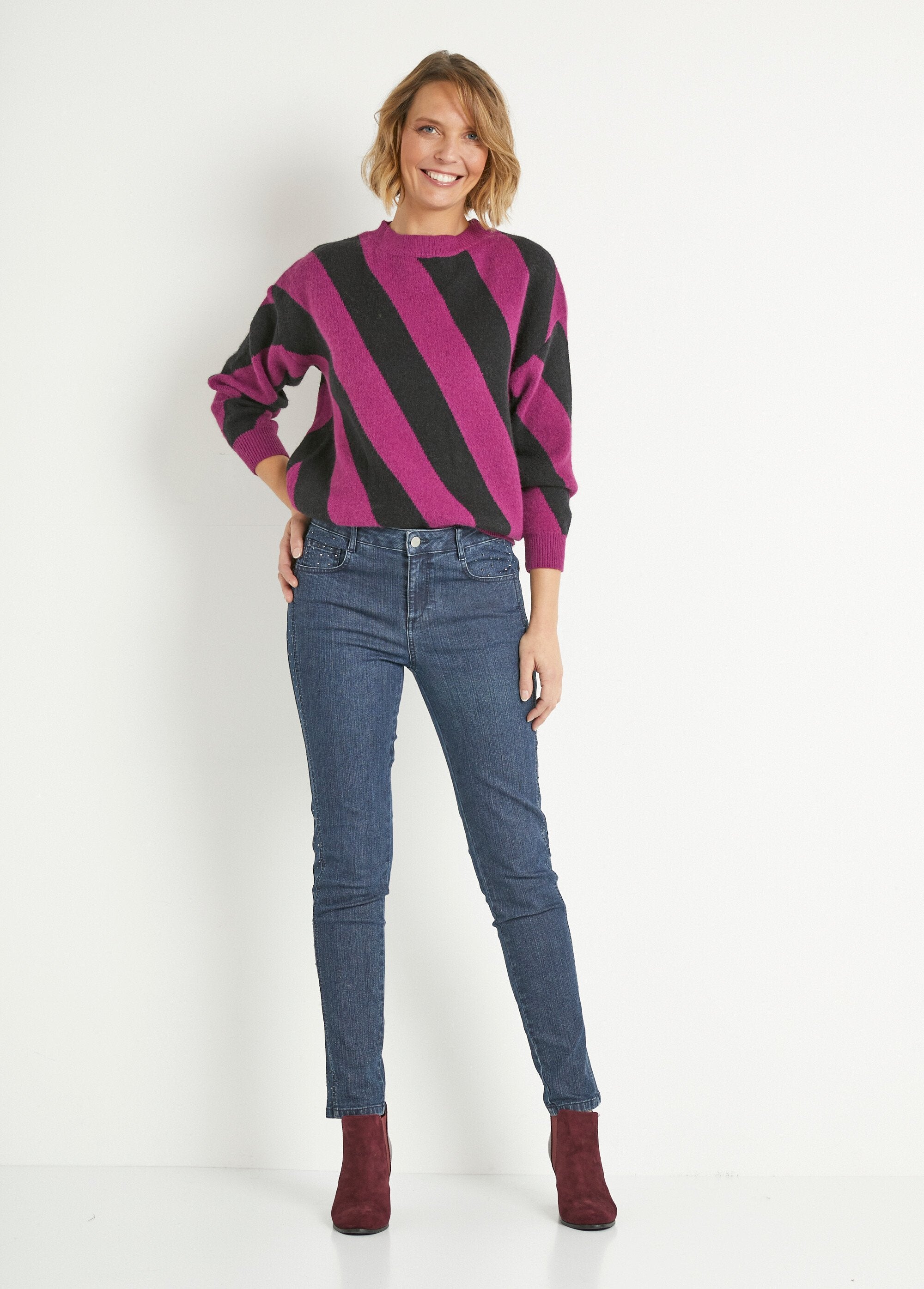 Pull_chaud_col_rond_motif_lignes_Violet_et_noir_SF1_slim
