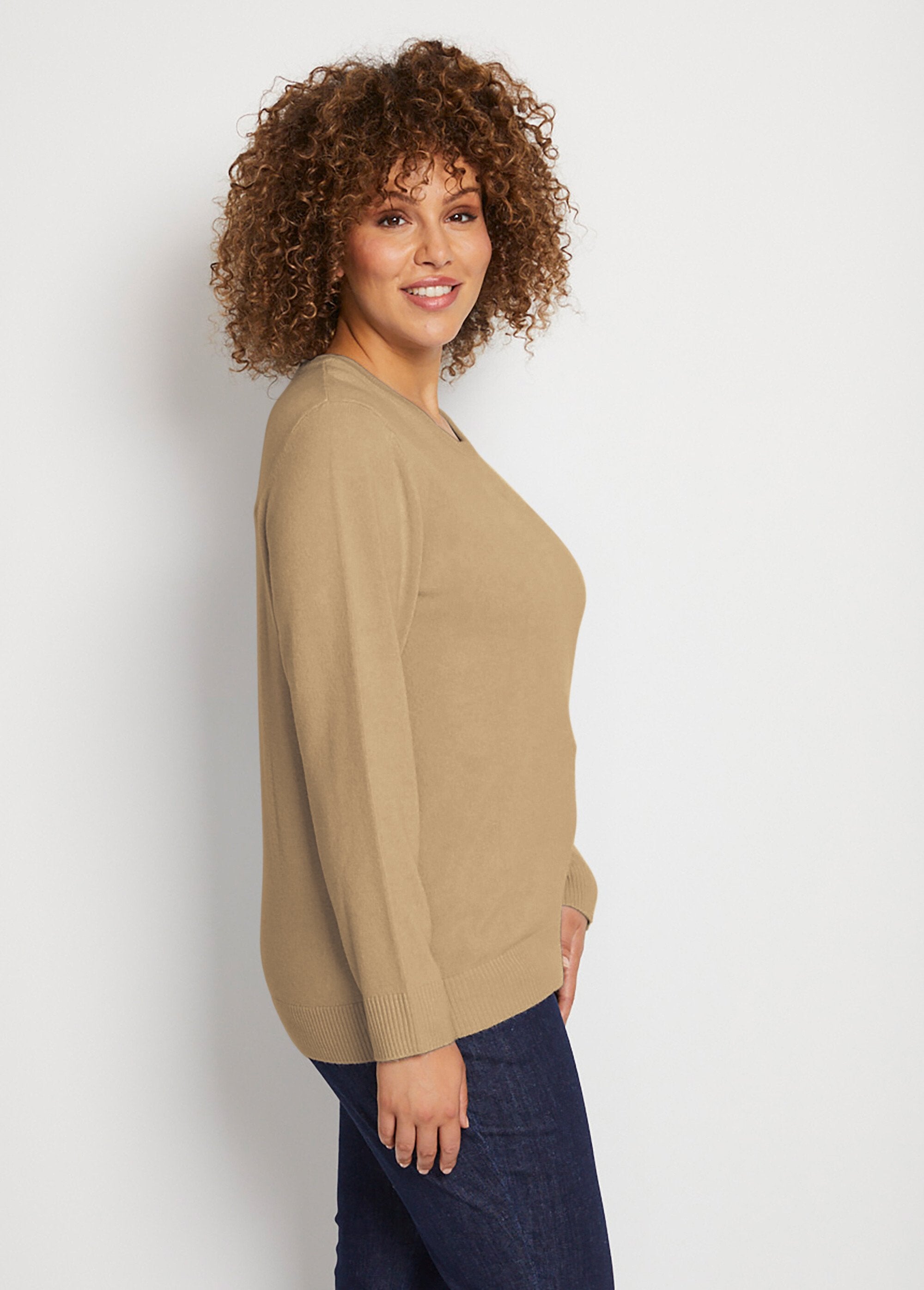 Pull_doux_col_rond_manches_longues_Camel_DR1_curvy