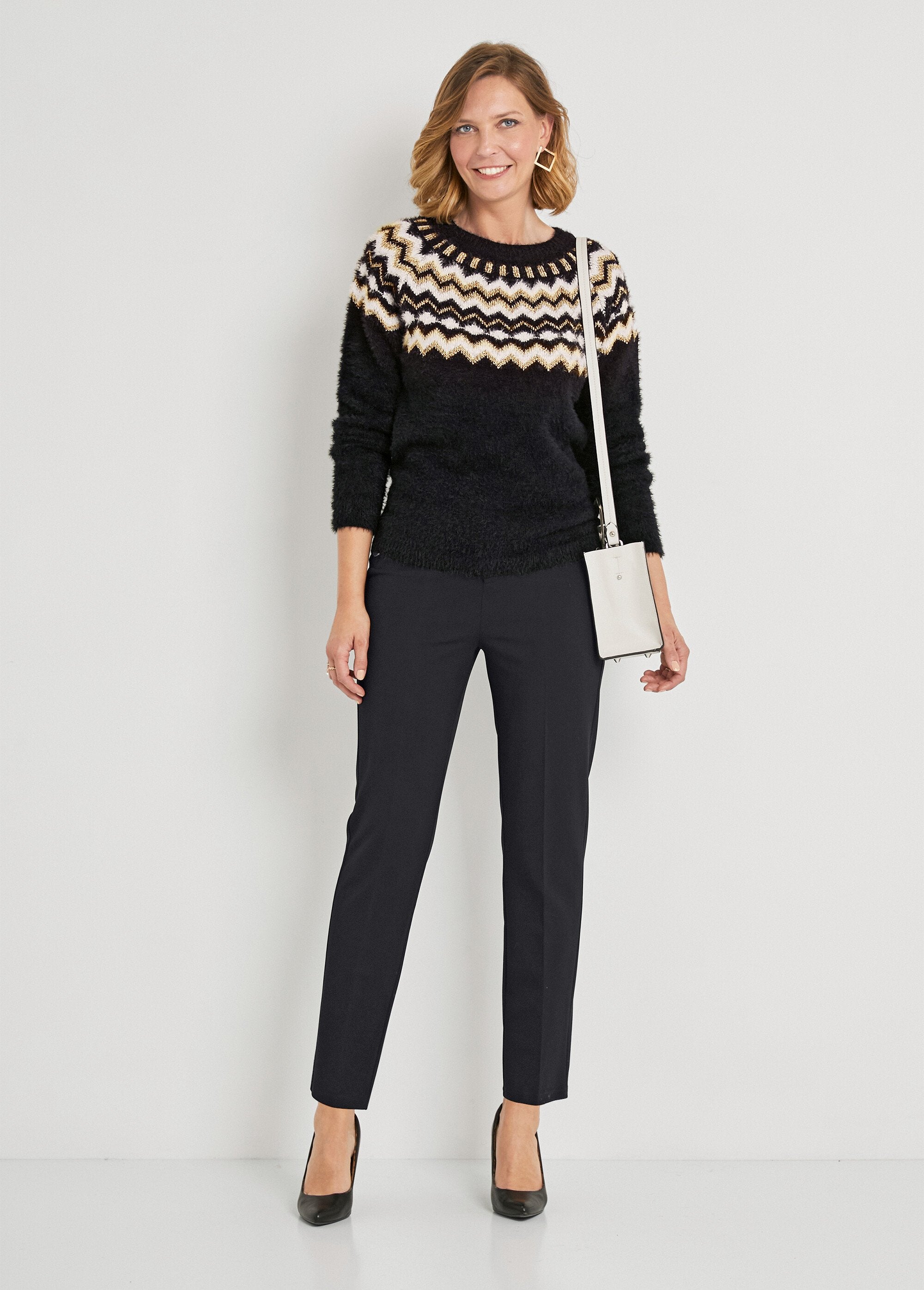 Trui_met_ronde_hals_in_zonnig_jacquardbreisel_Zwart_SF1_slim