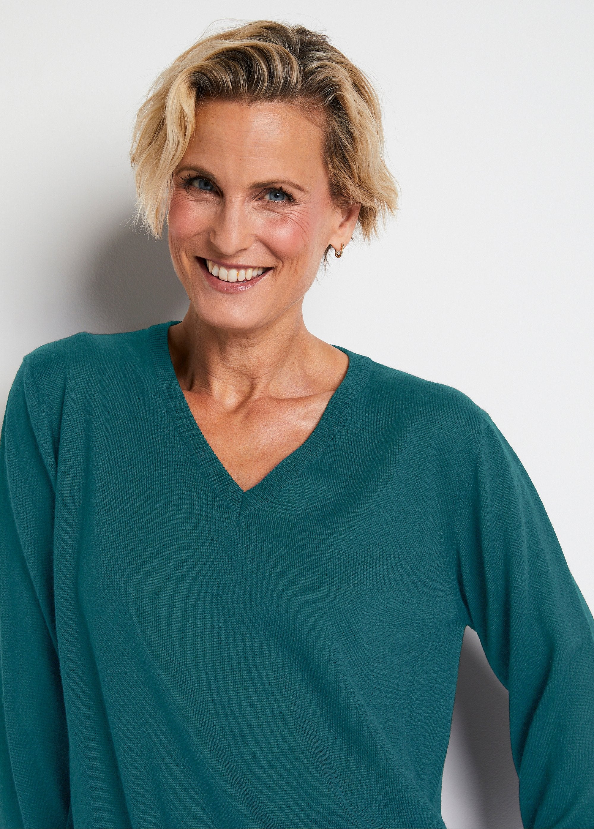 Pull_court_col_V_avec_laine_mérinos_Emeraude_DE1_slim