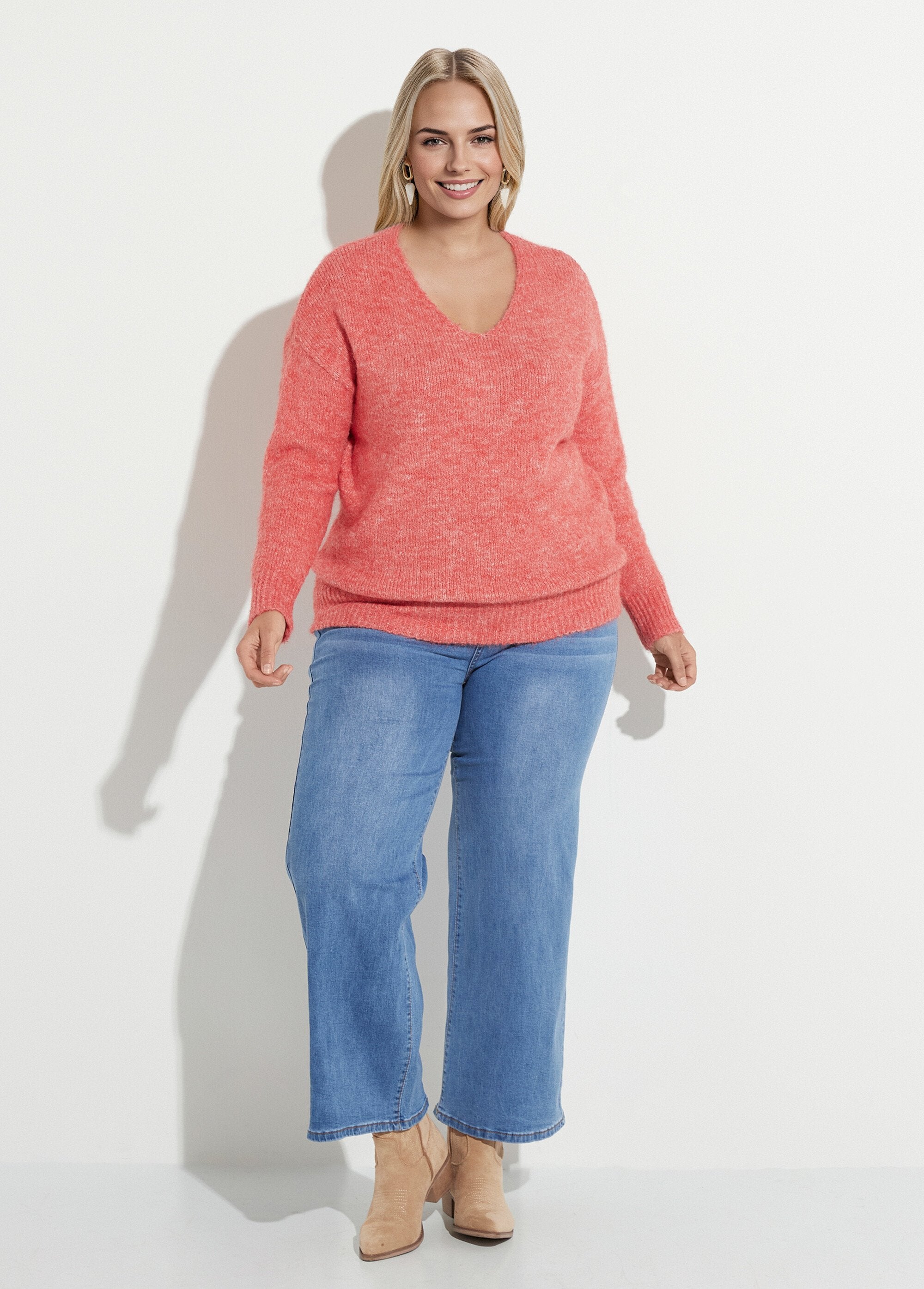 Pull_col_V_fin_et_chaud_avec_laine_Corail_SF1_curvy