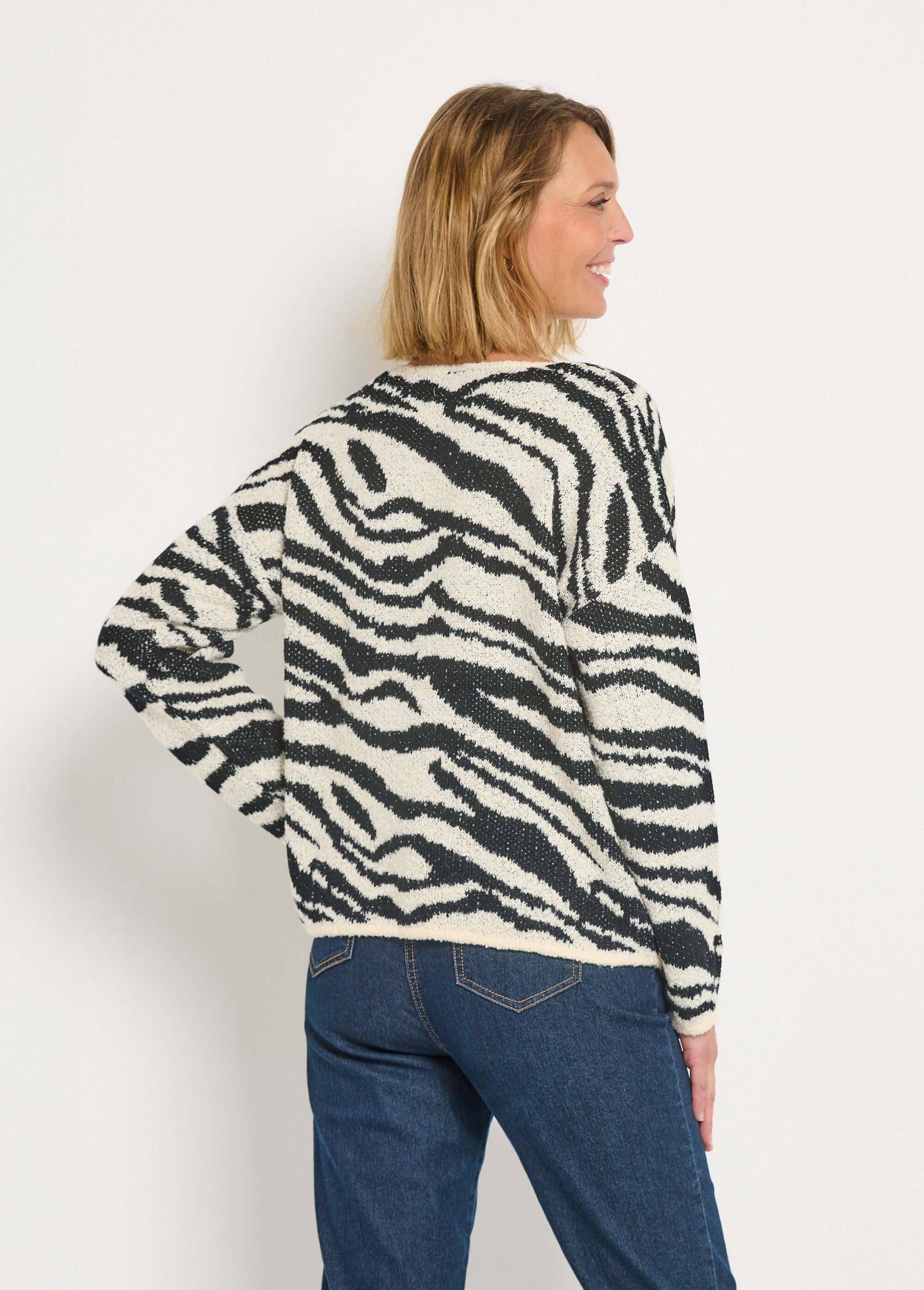 Trui_met_V-hals_in_mos-zebrabreisel_Noir_et_blanc_DO1_slim