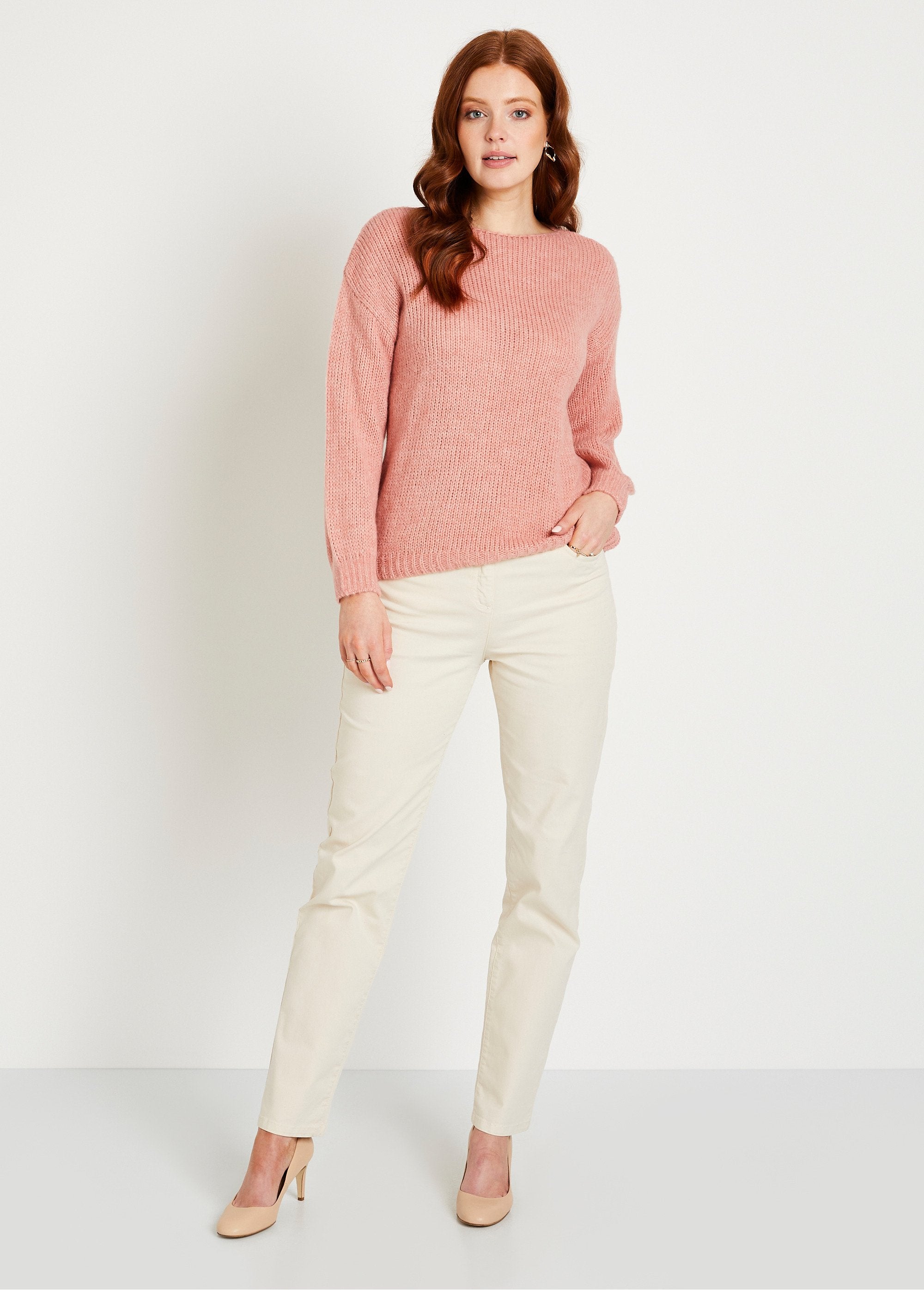 Pull_court_ample_col_rond_grosse_maille_Rose_poudre_SF1_slim