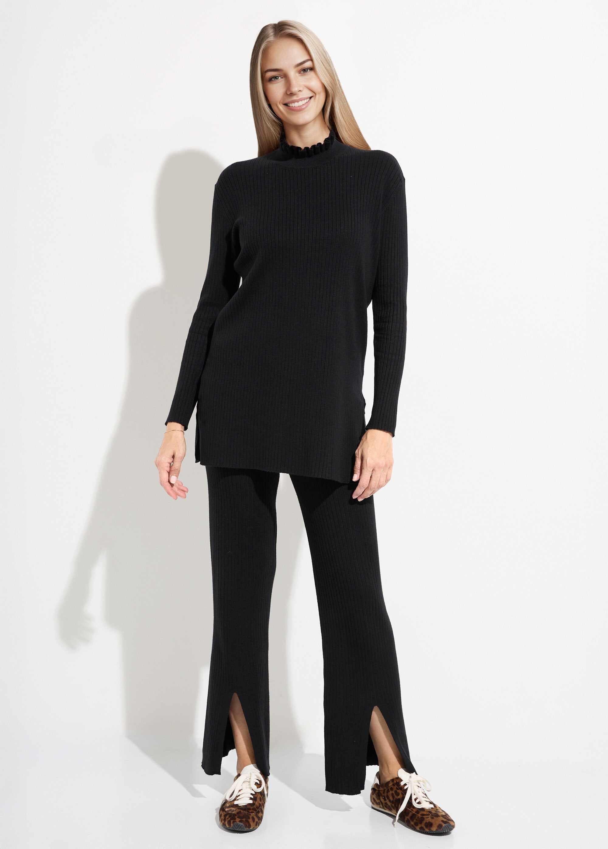 Mollig_gebreide_trui,_opstaande_kraag_Noir_SF1_slim