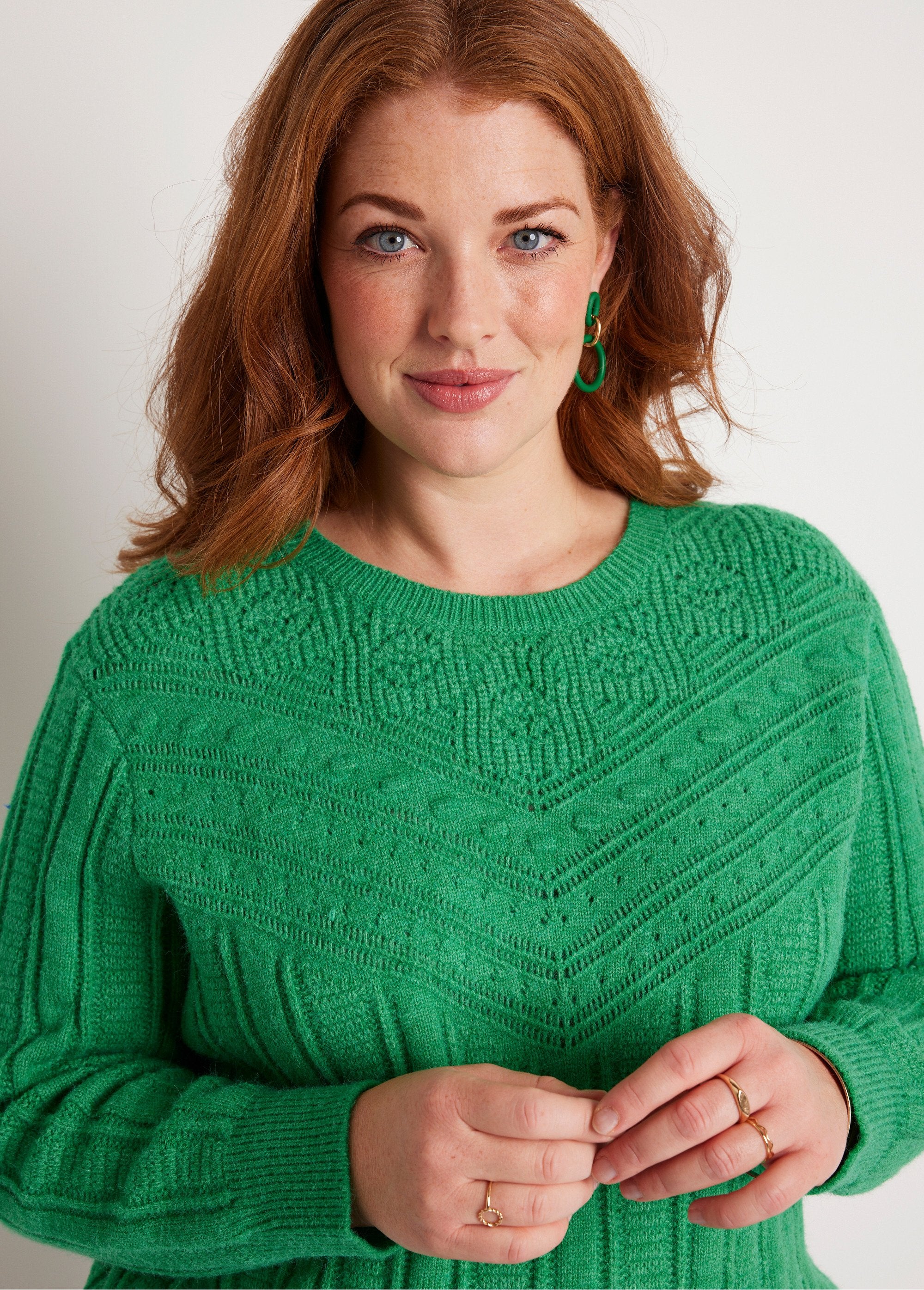 Pull_doux_ajouré_boules_col_rond_Vert_DE1_curvy