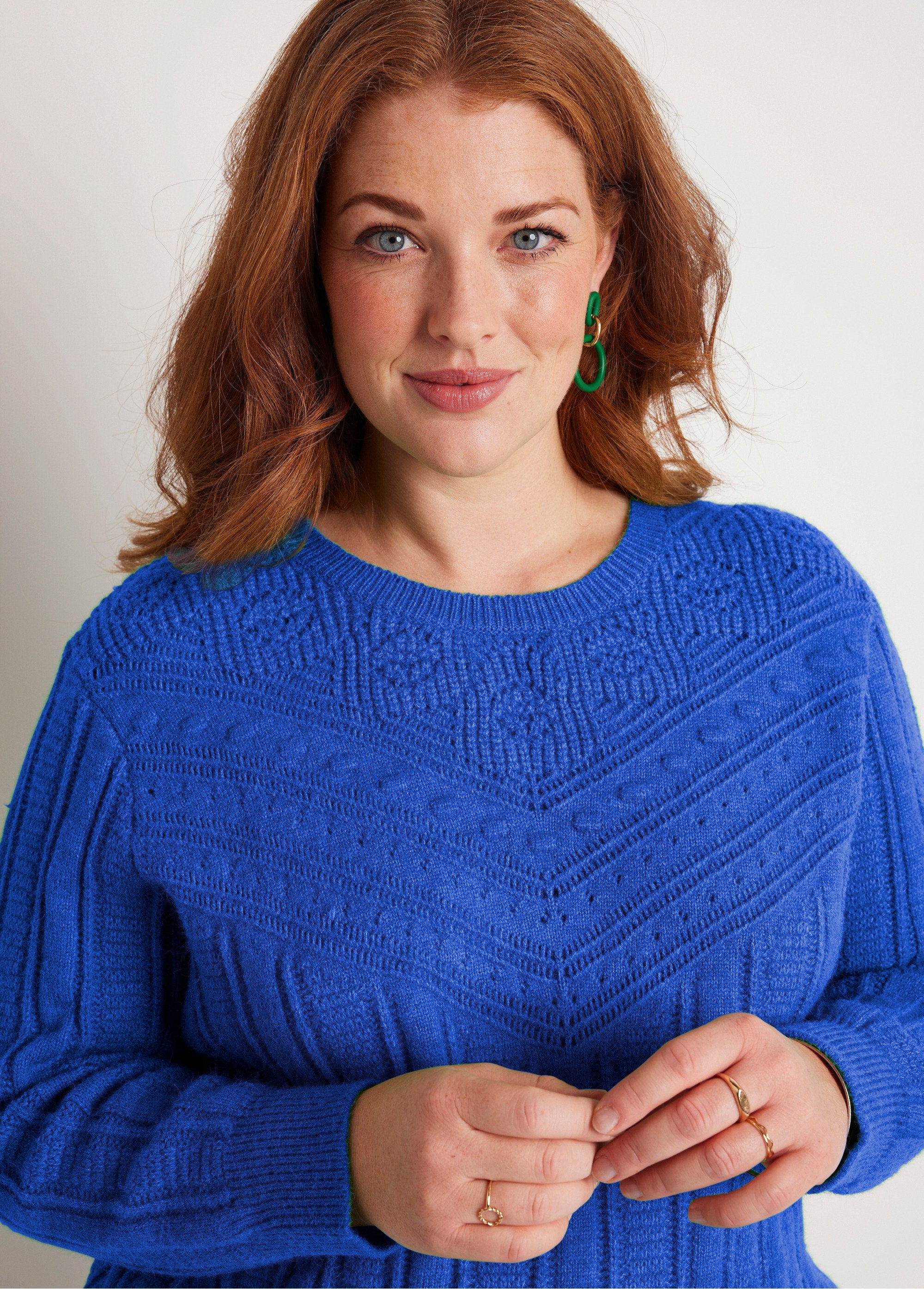 Pull_doux_ajouré_boules_col_rond_Bleu_DE1_curvy