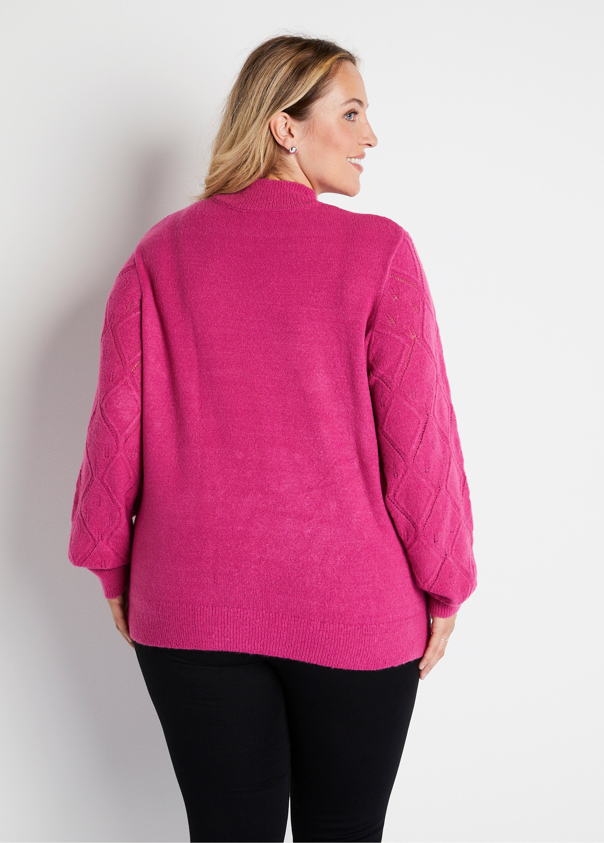 Pull_doux_ajouré_perlé_col_montant_Rose_DO1_curvy