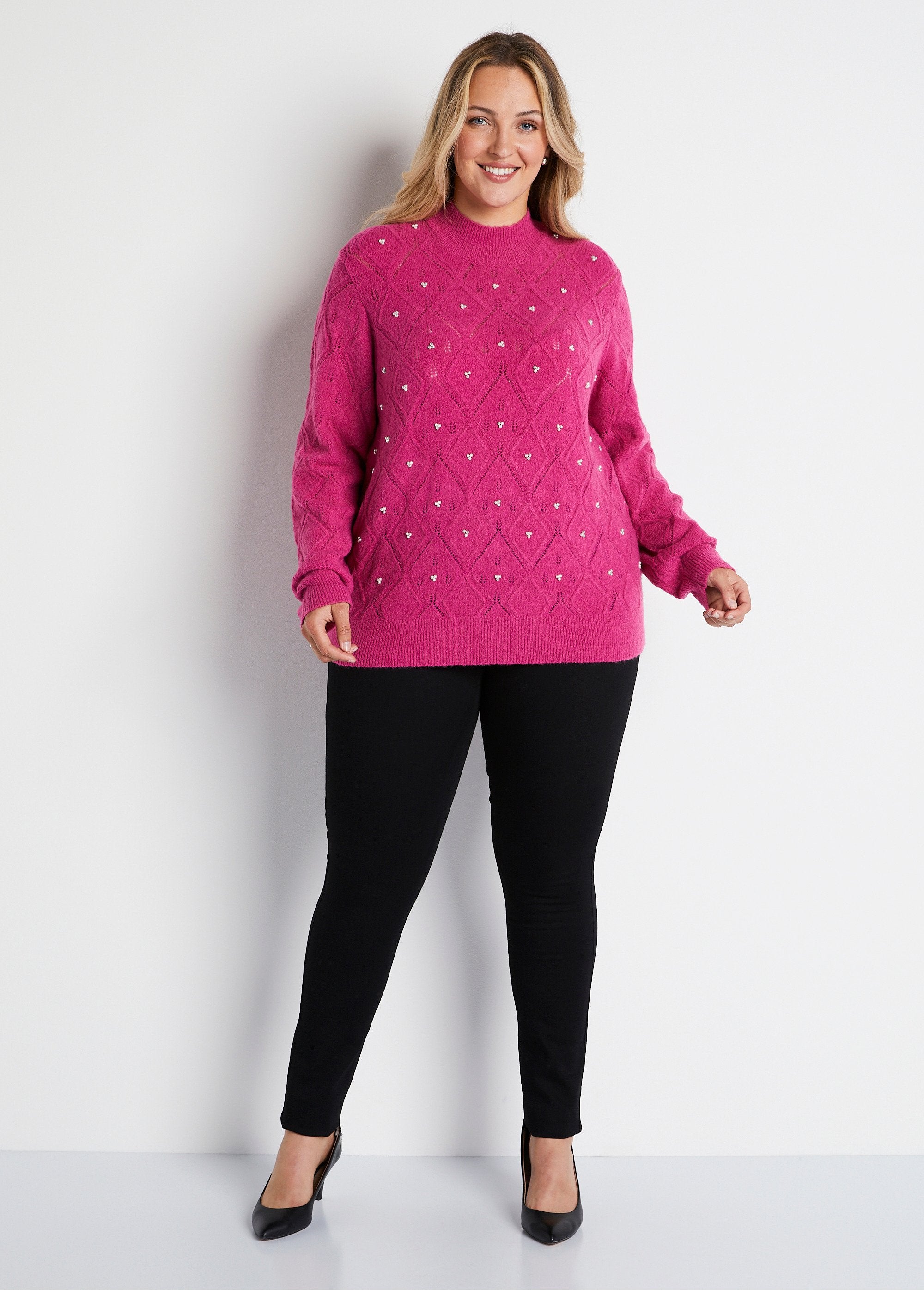 Pull_doux_ajouré_perlé_col_montant_Rose_SF1_curvy