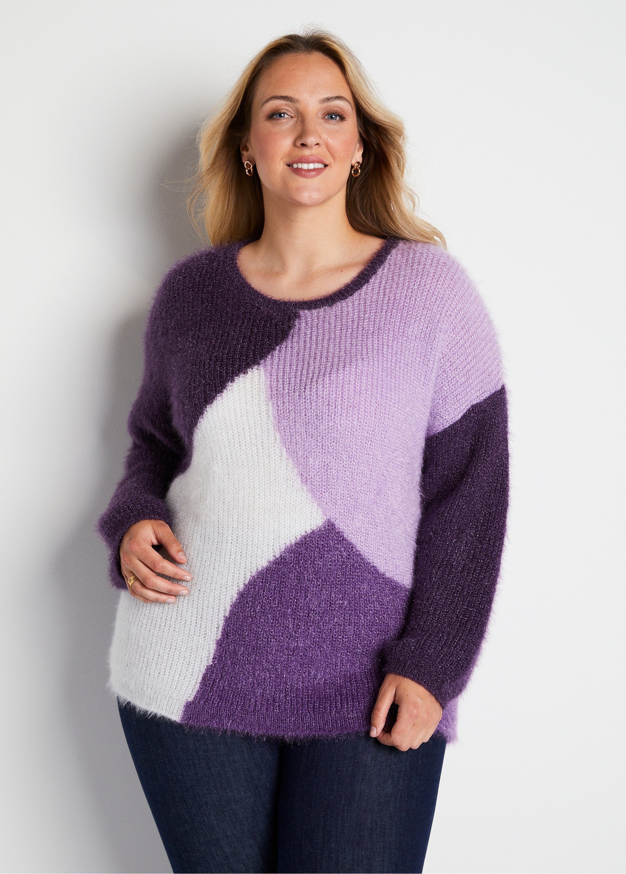 Pull_doux_colorblock_maille_poilue_Cassis_et_ecru_FA1_curvy