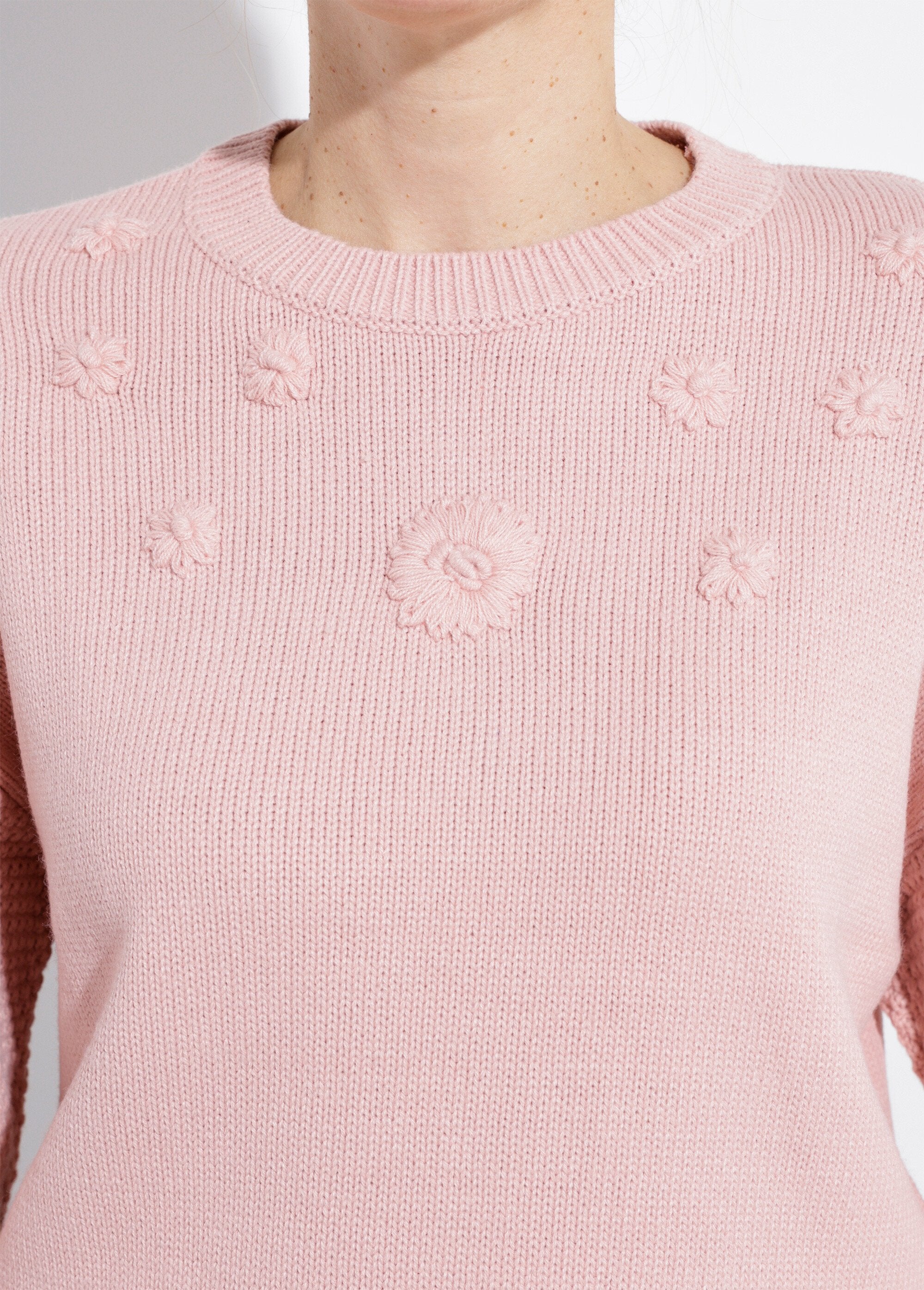 Pull_doux_fleurs_brodées_col_rond_Rose_DE1_slim