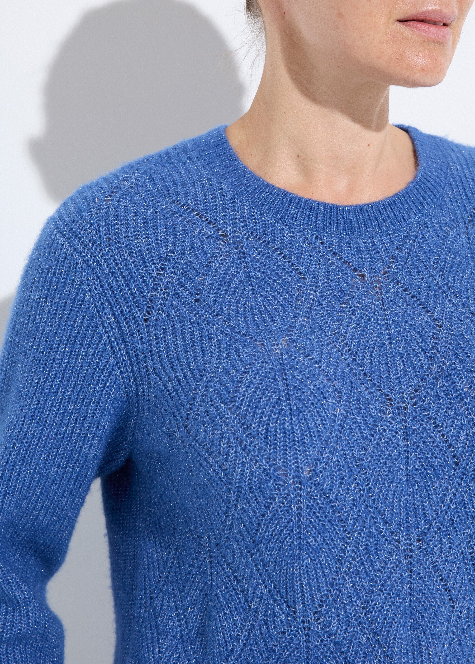 Pull_doux_maille_ajourée_fibres_recyclées_et_laine_Bleu_DE1_slim