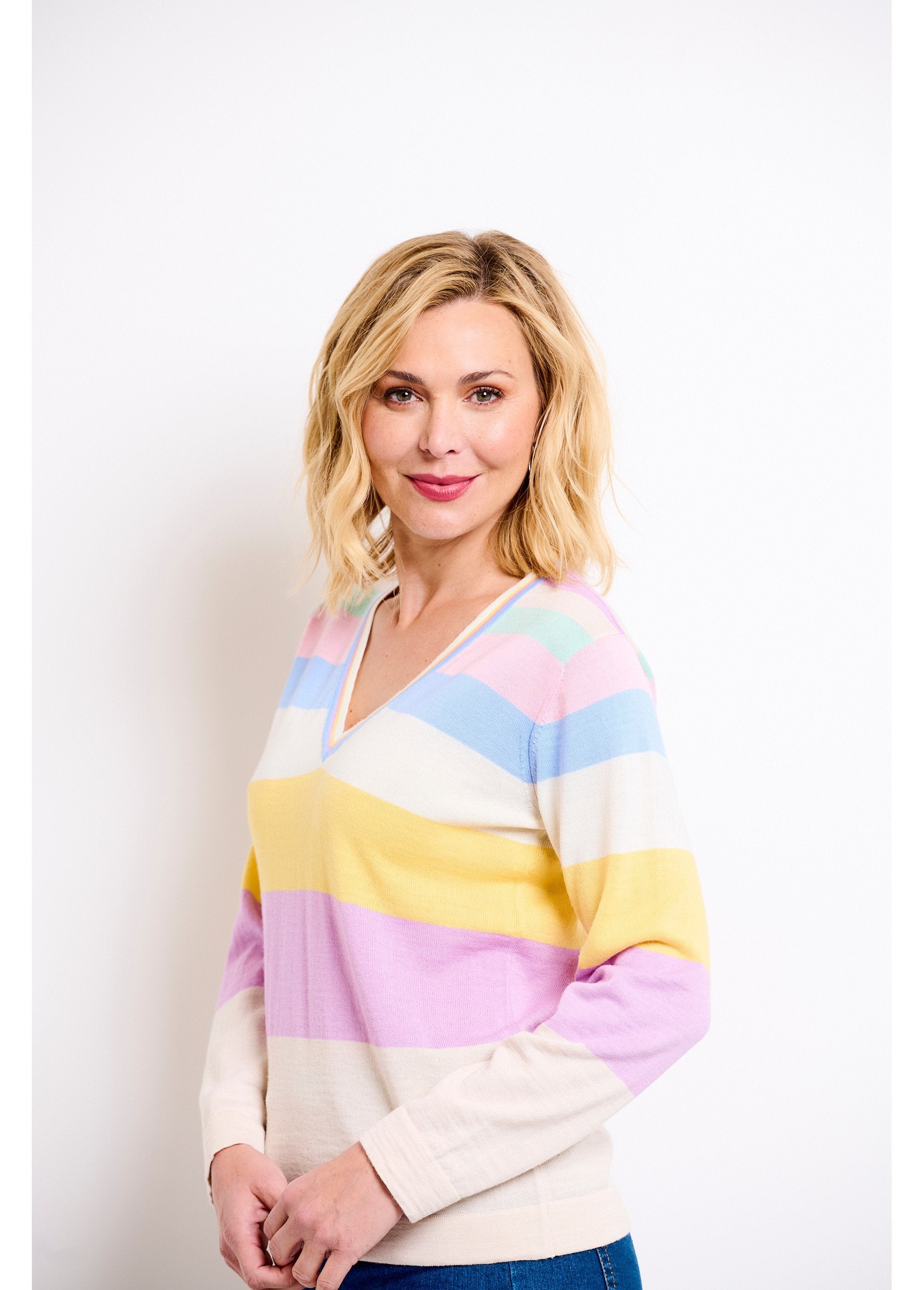 Zachte_gestreepte_merinoswol_trui_met_V-hals_Multicolore_GA1_slim