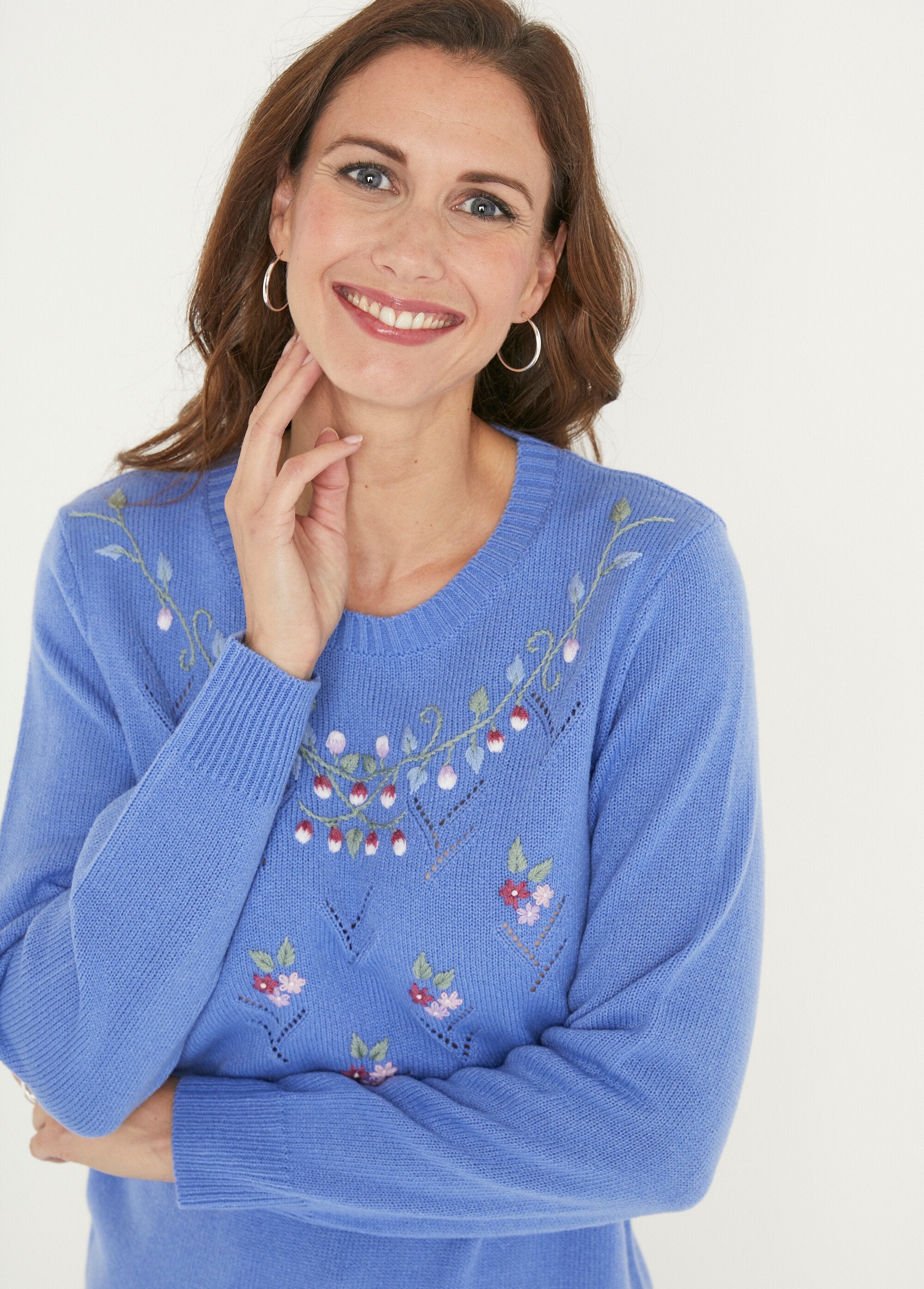 Pull_doux_uni_brodé_ajouré_col_rond_Bleu_DE1_slim