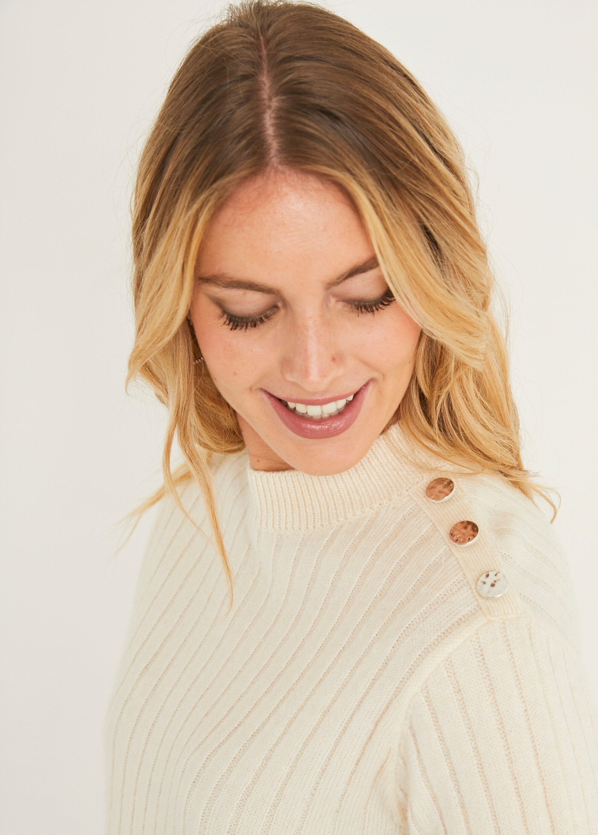 Pull_droit_maille_côtelée_col_montant_Ecru_DE2_slim