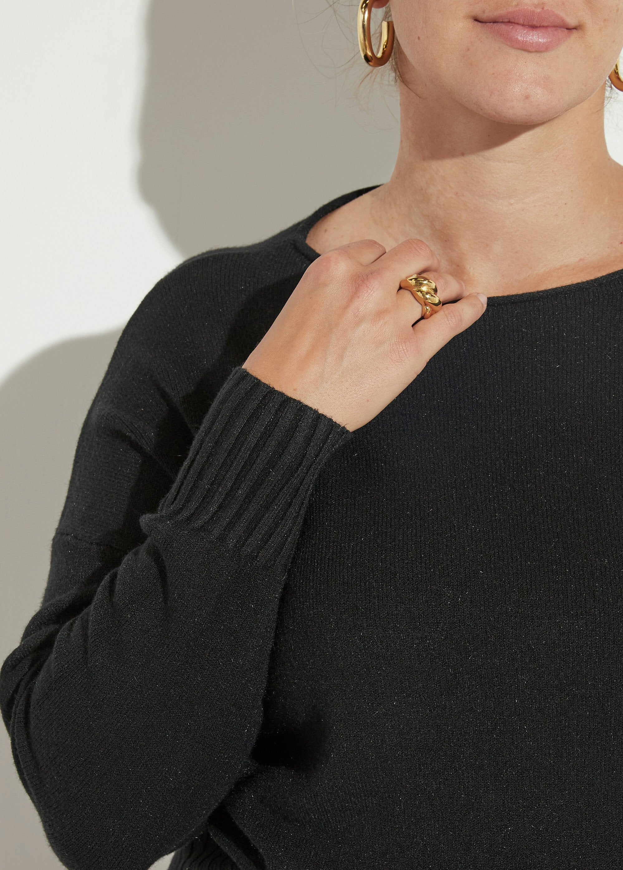 Pull_encolure_bateau_avec_bords_côtelés_Noir_DE1_curvy