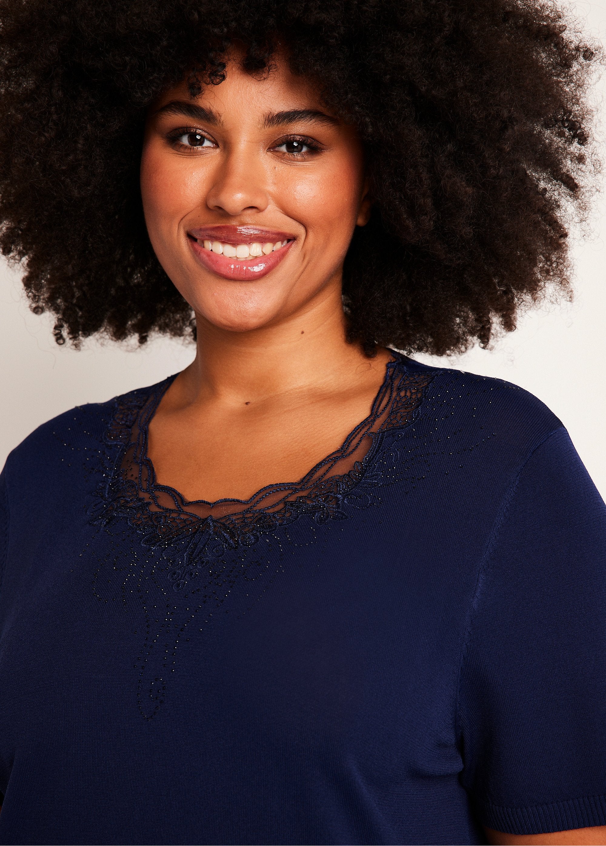 Pull_fin_brodé_manches_courtes_Marine_DE1_curvy