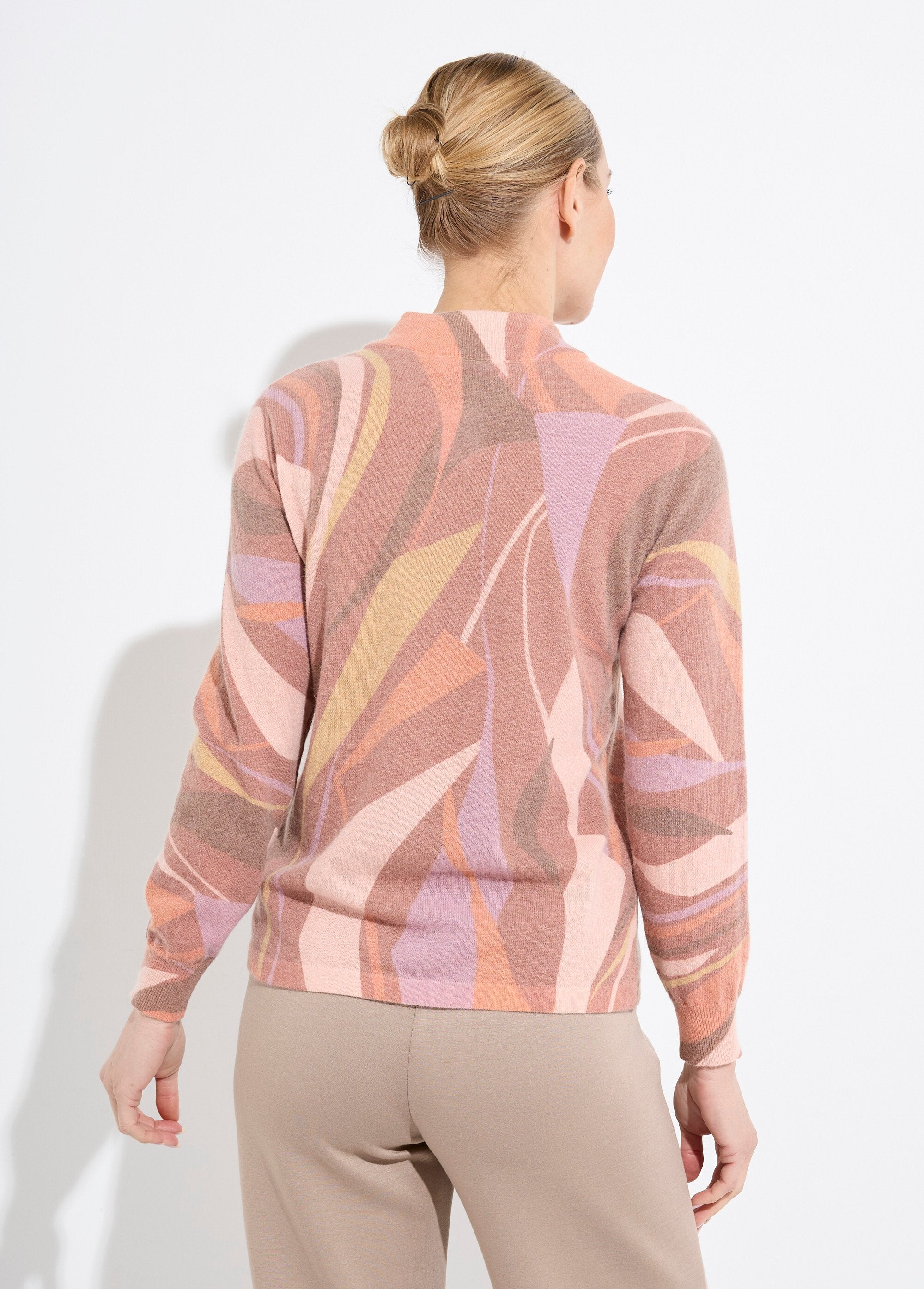 Warme_trui_met_hoge_hals_en_wol-_en_angoraprint_Noisette_et_beige_DO1_slim