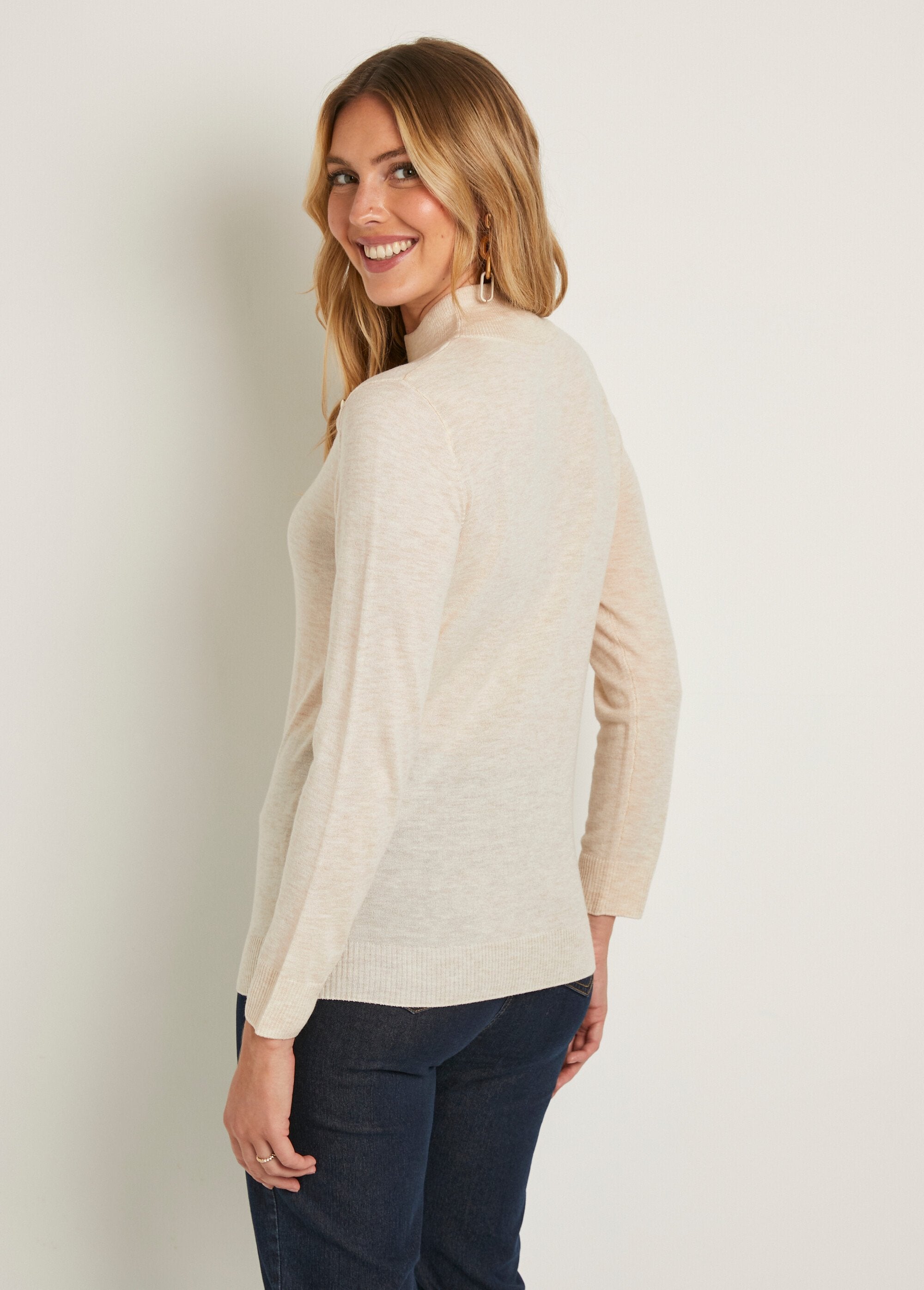 Pull_fin_col_montant_jersey_uni_avec_laine_mérinos_Ficelle_DO1_slim
