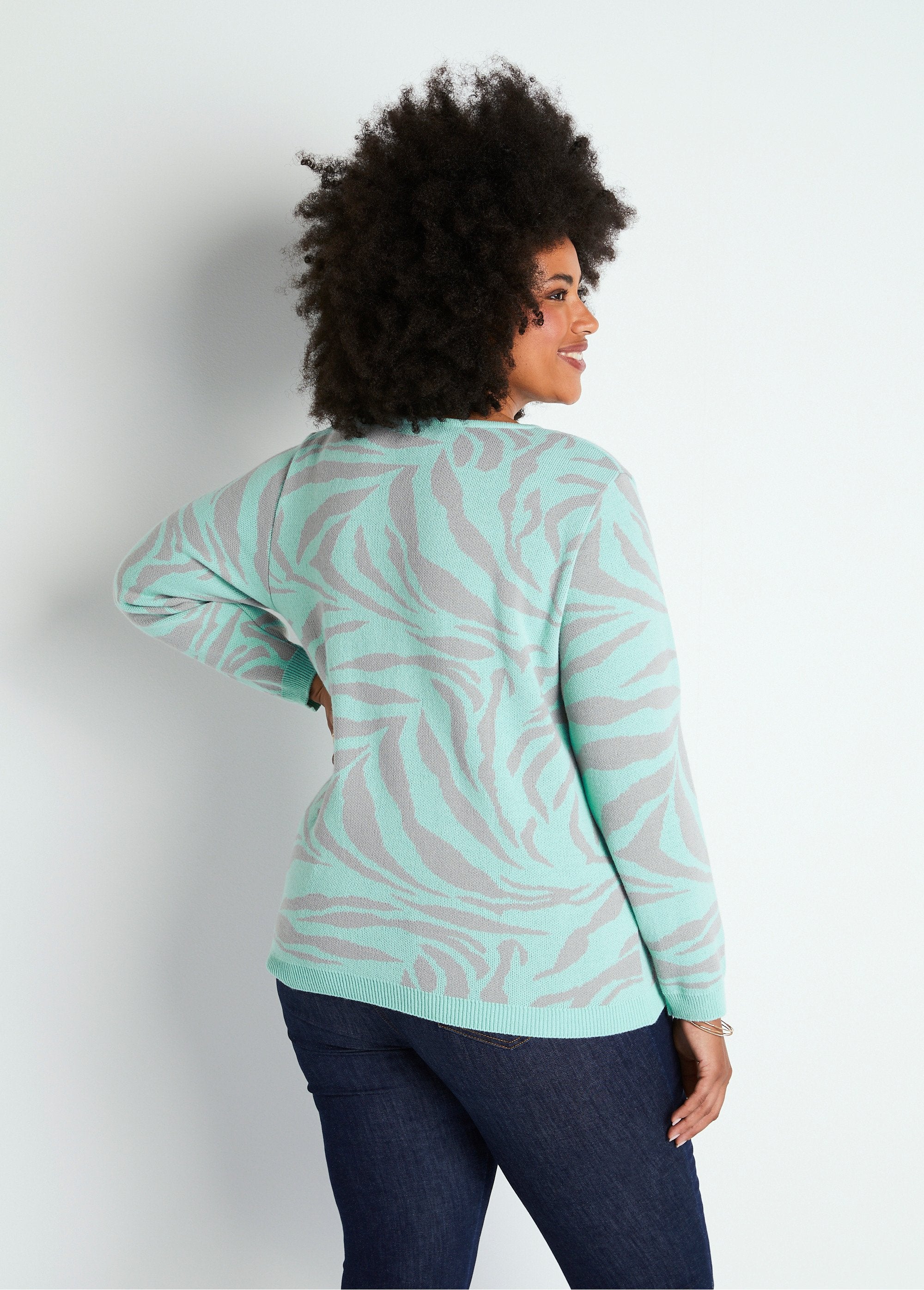 Pull_doux_jacquard_zèbre_col_rond_Onyx_et_gris_DO1_curvy