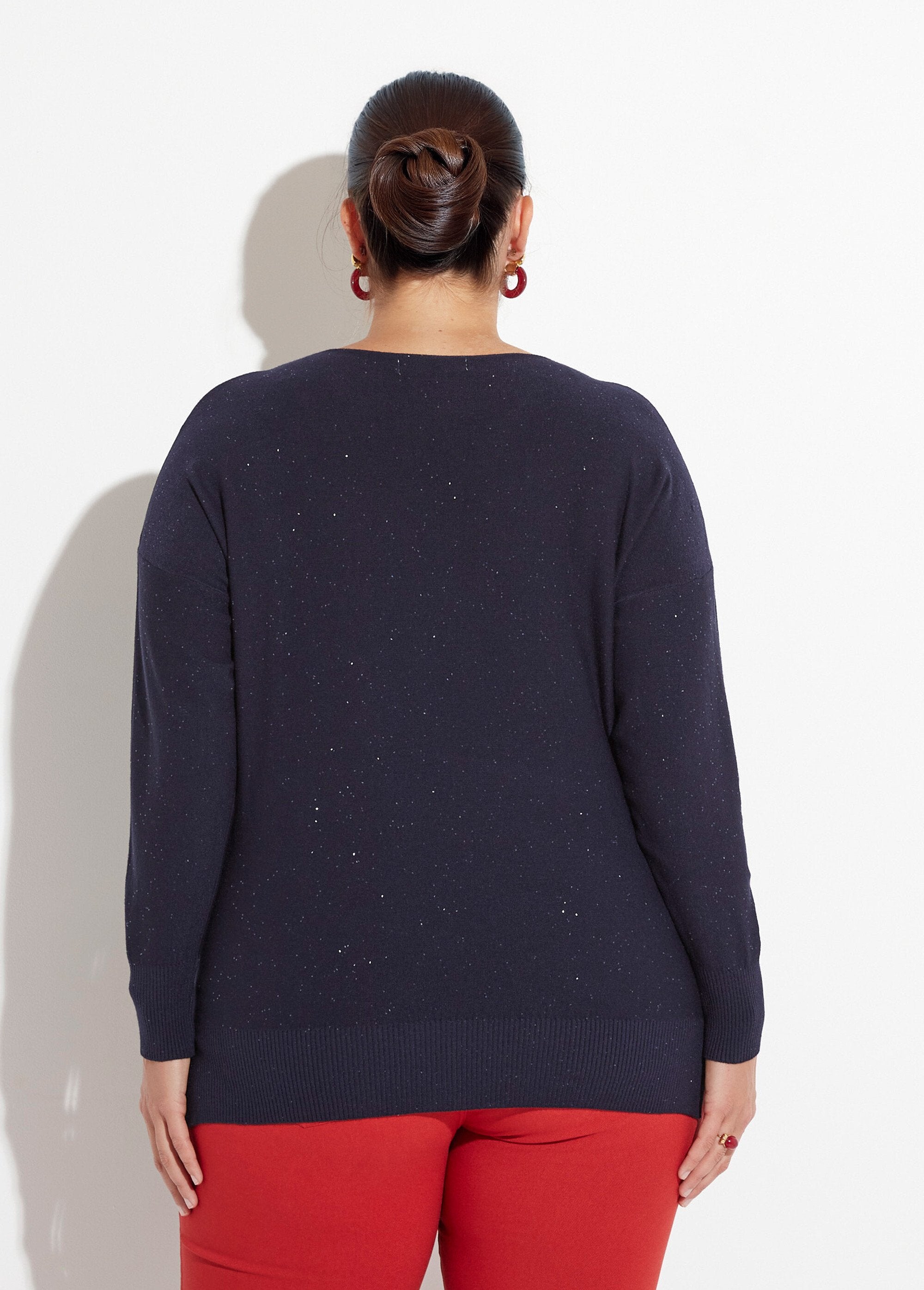 Trui_van_fijn_breisel_met_mini-pailletten_Marine_DO1_curvy