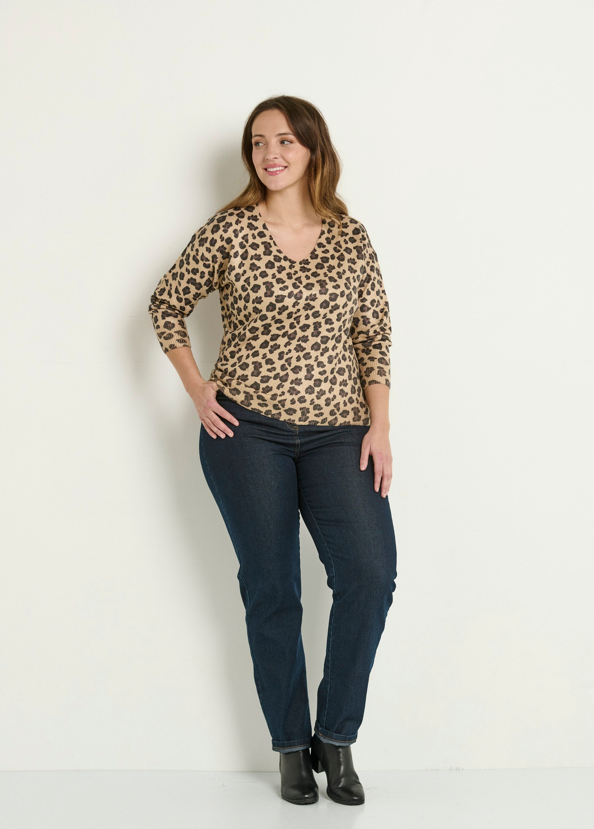 Metallic_luipaard_trui_met_V-hals_Leopard_SF1_curvy