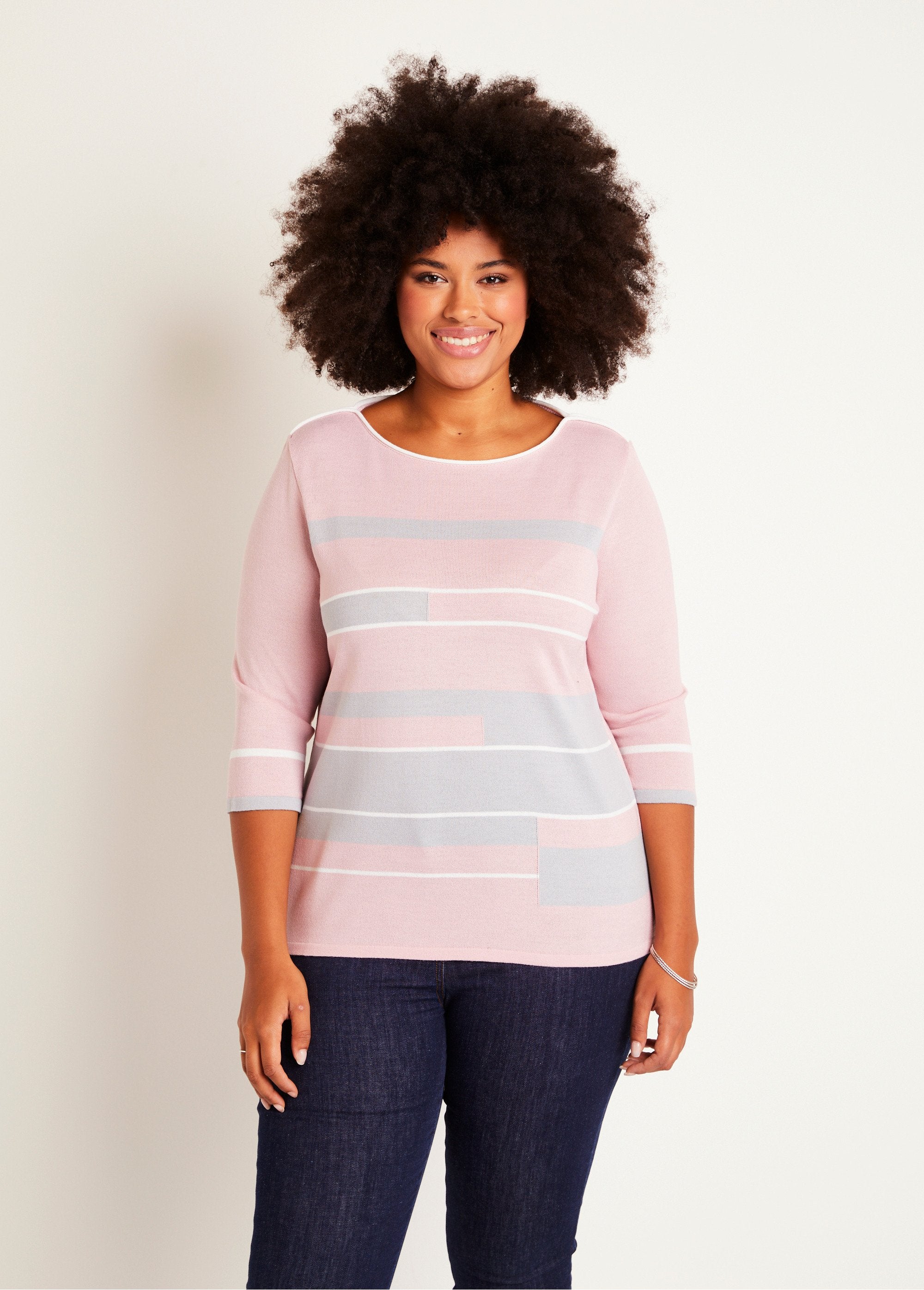 Pull_manches_3/4_col_bateau_jacquard_rayé_devant_Rose_et_gris_FA1_curvy