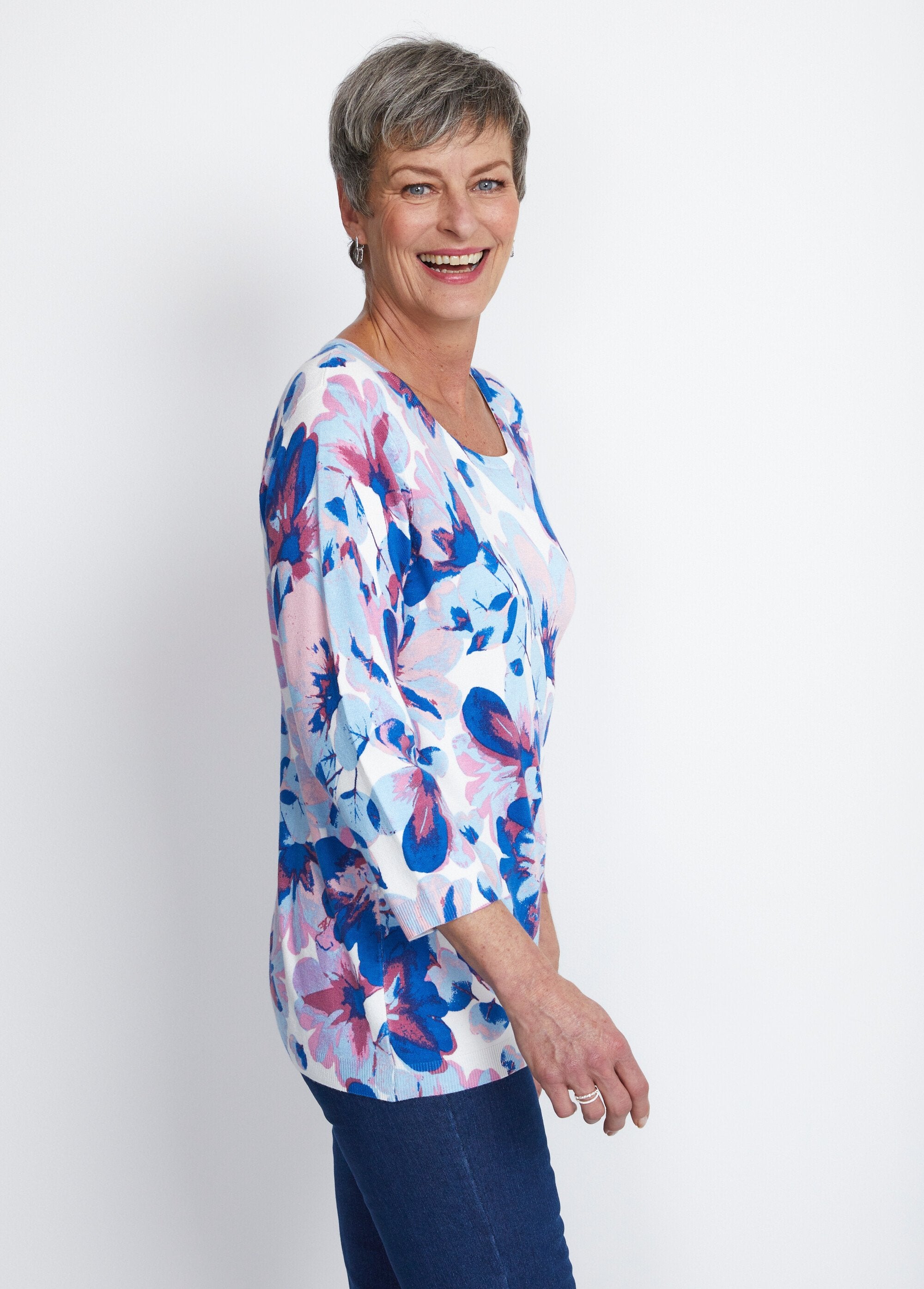 Trui_met_bloemenprint_en_3/4_mouwen_Bleu_et_rose_DR1_slim