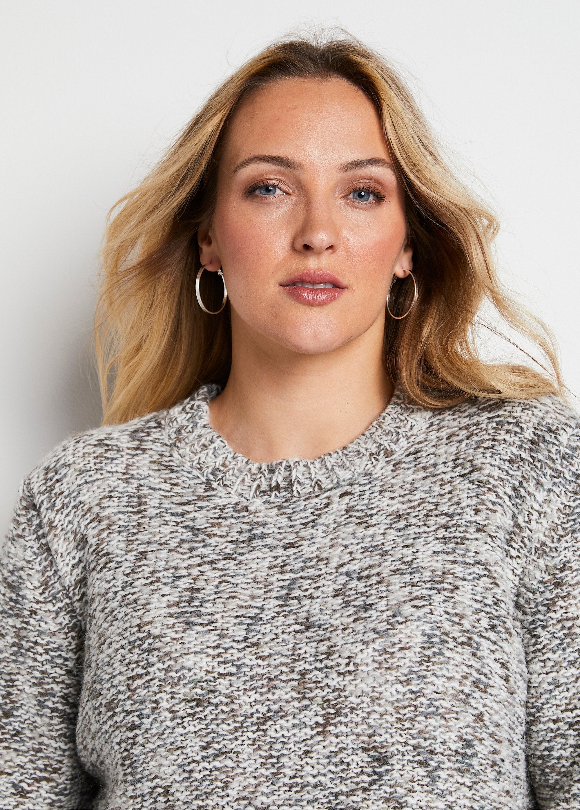 Pull_mouliné_col_rond_avec_laine_et_alpaga_Ecru_et_beige_DE1_curvy