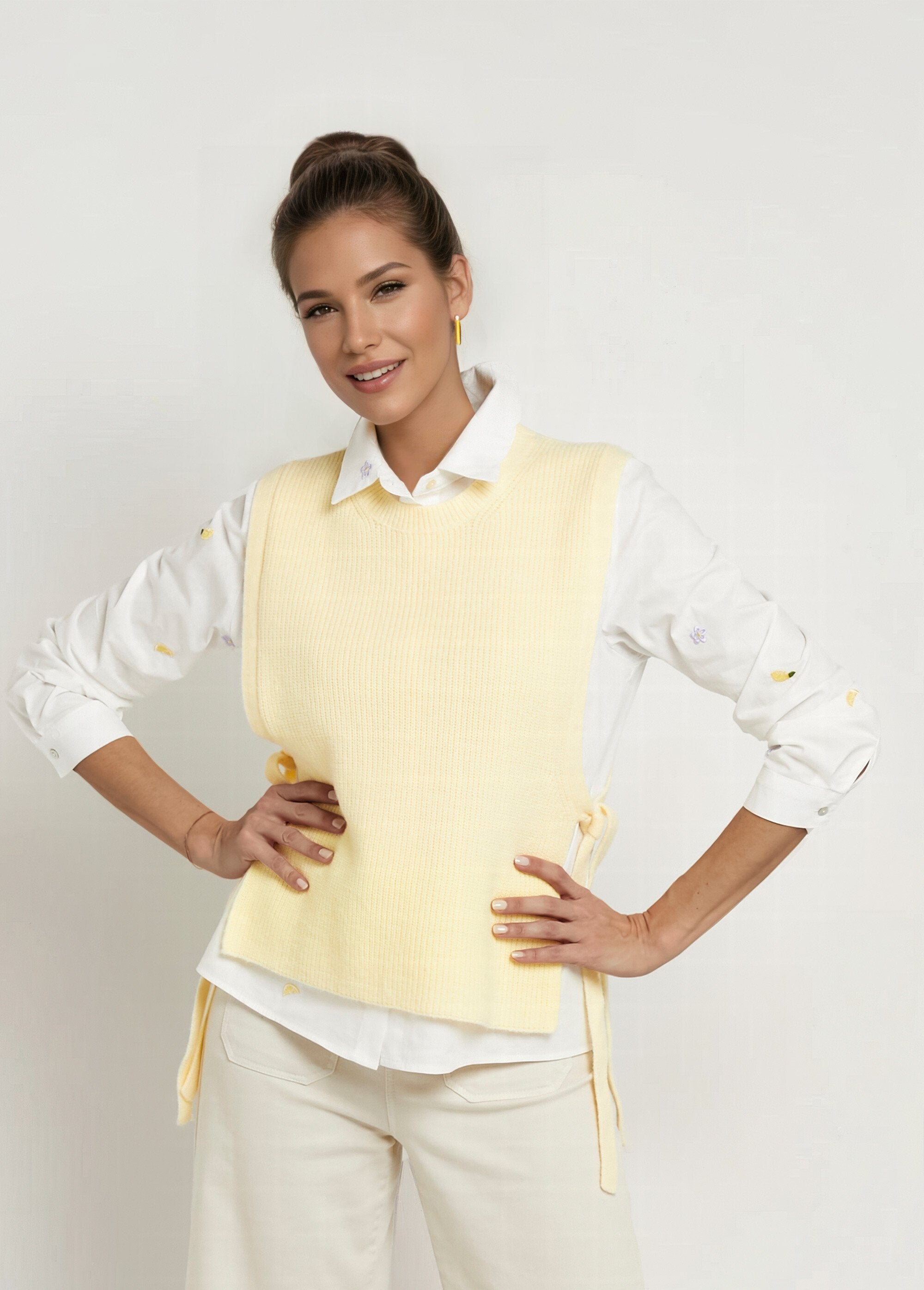 Mouwloze_trui_met_zijband_Jaune_clair_FA1_slim
